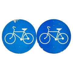 Coppia di cartelli da parete in cartone blu e bianco a forma di bicicletta europea