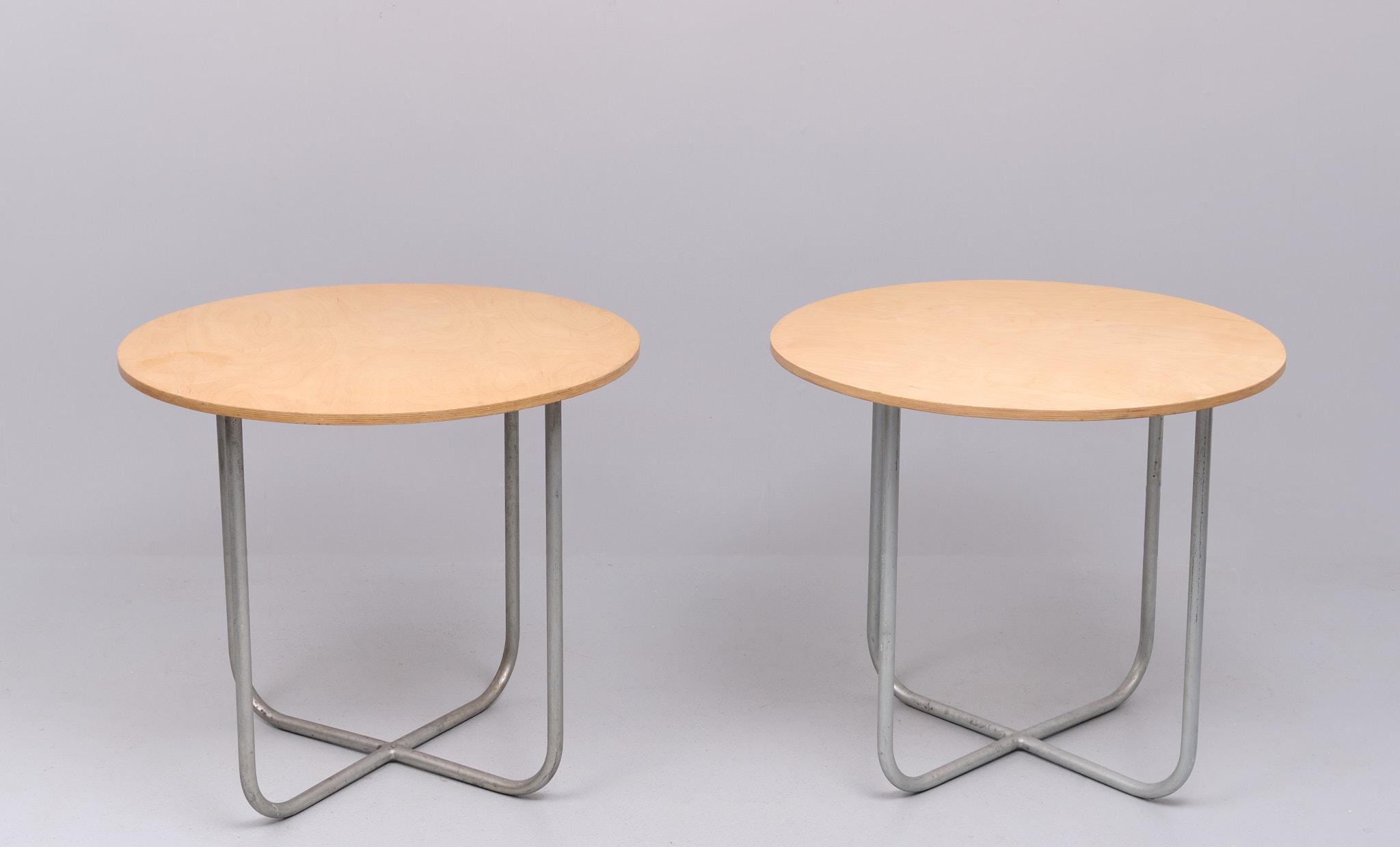 Dutch Pair round center or dining tables attributed to Gispen 1960s Holland   For Sale