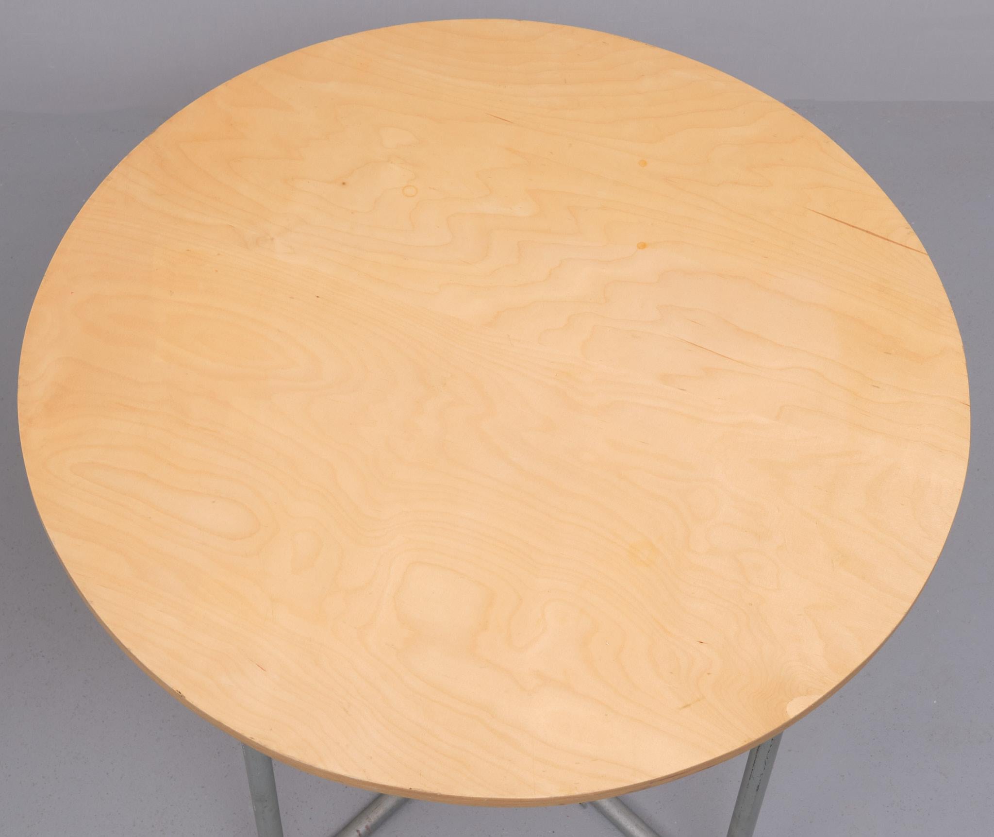Mid-20th Century Pair round center or dining tables attributed to Gispen 1960s Holland   For Sale