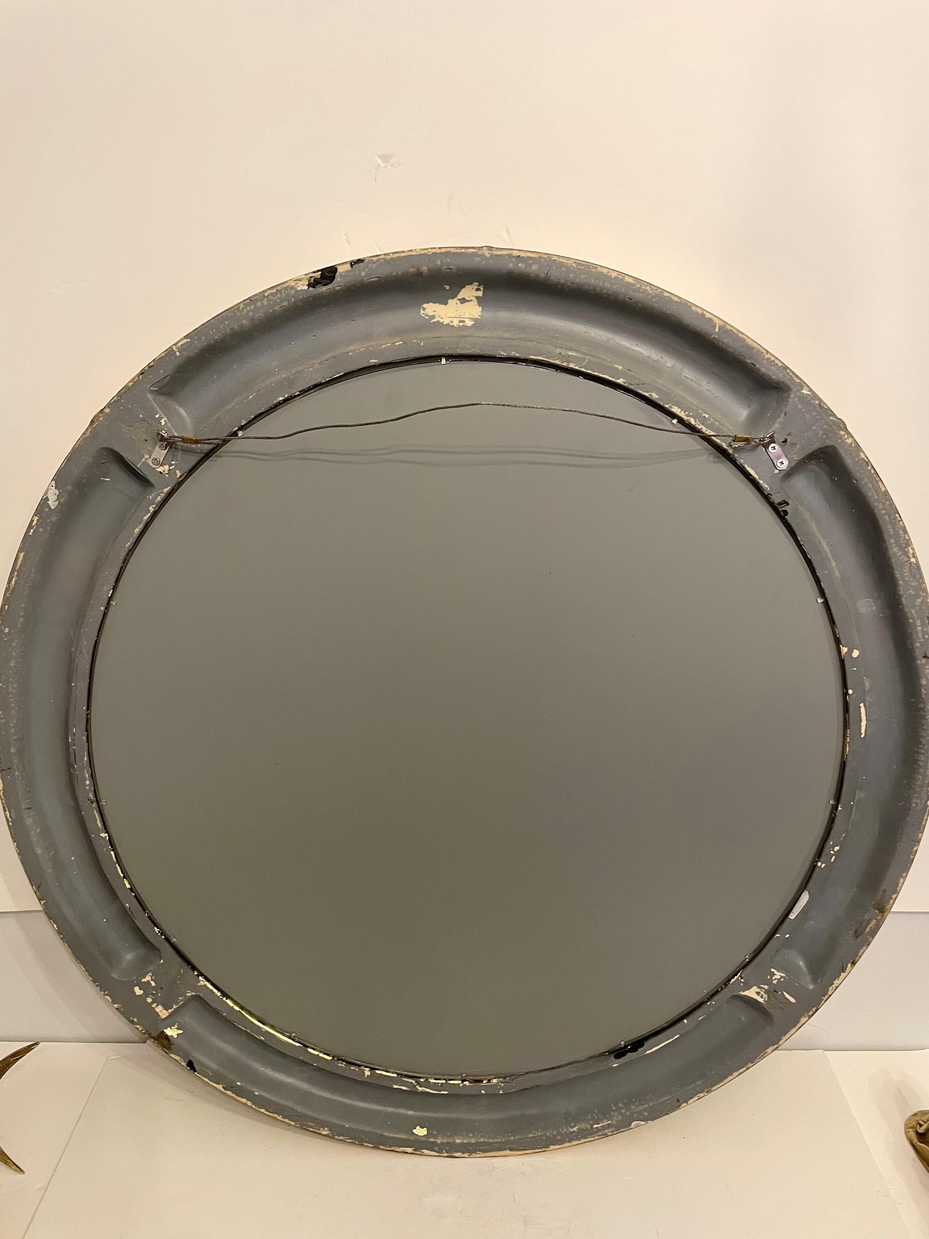 Paire de miroirs ronds dorés en vente 3