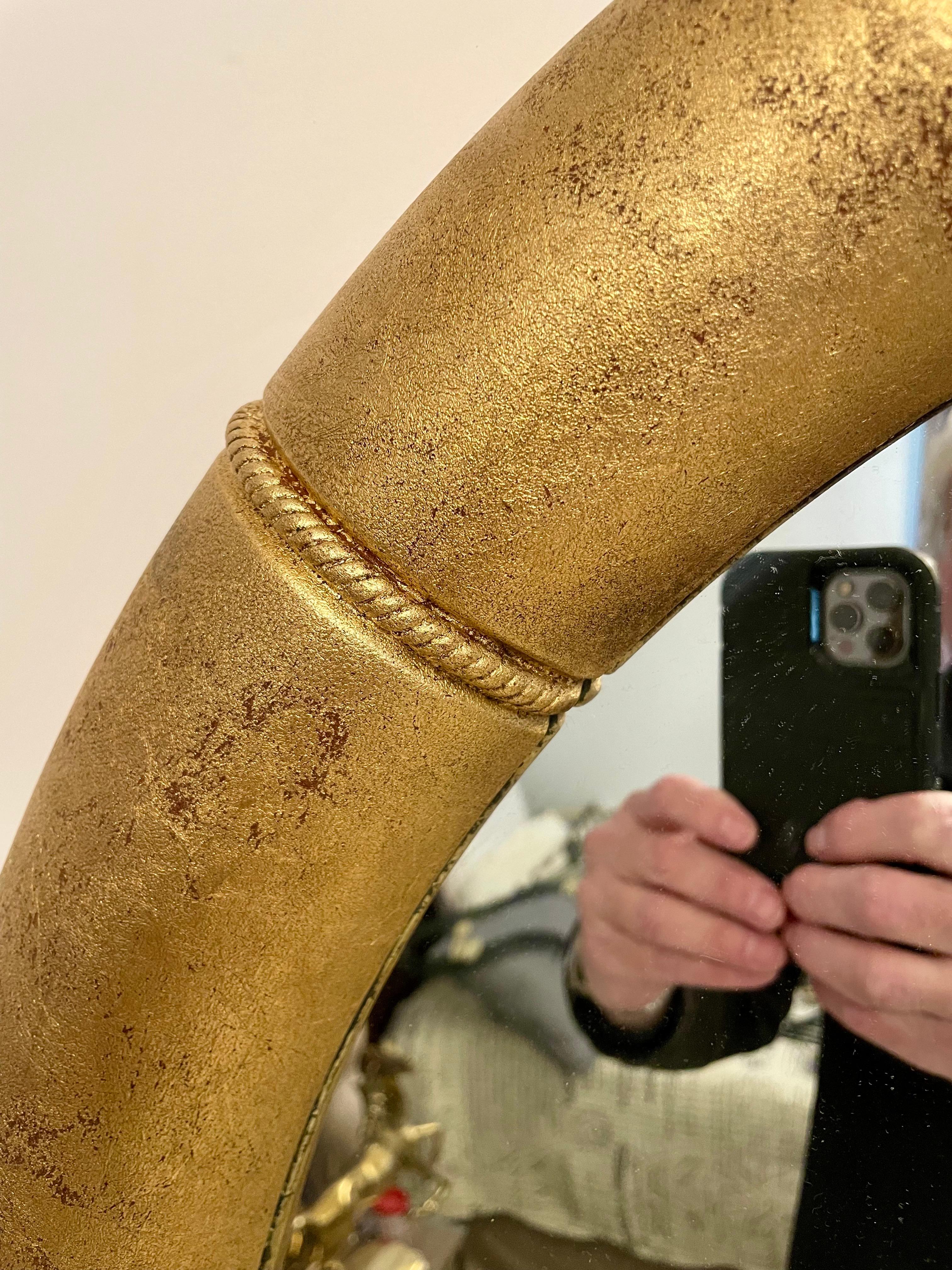 Paire de miroirs ronds dorés Bon état - En vente à New York, NY