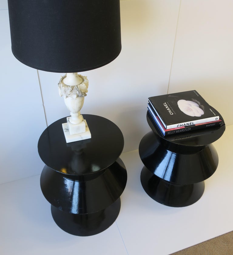 Pair of Round Modern Black Lacquer Side or End Tables For Sale at 1stDibs