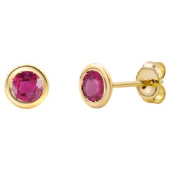 Paire de clous d'oreilles de 0,23 pouce en or jaune avec rubis rond de 0,60 carat serti clos