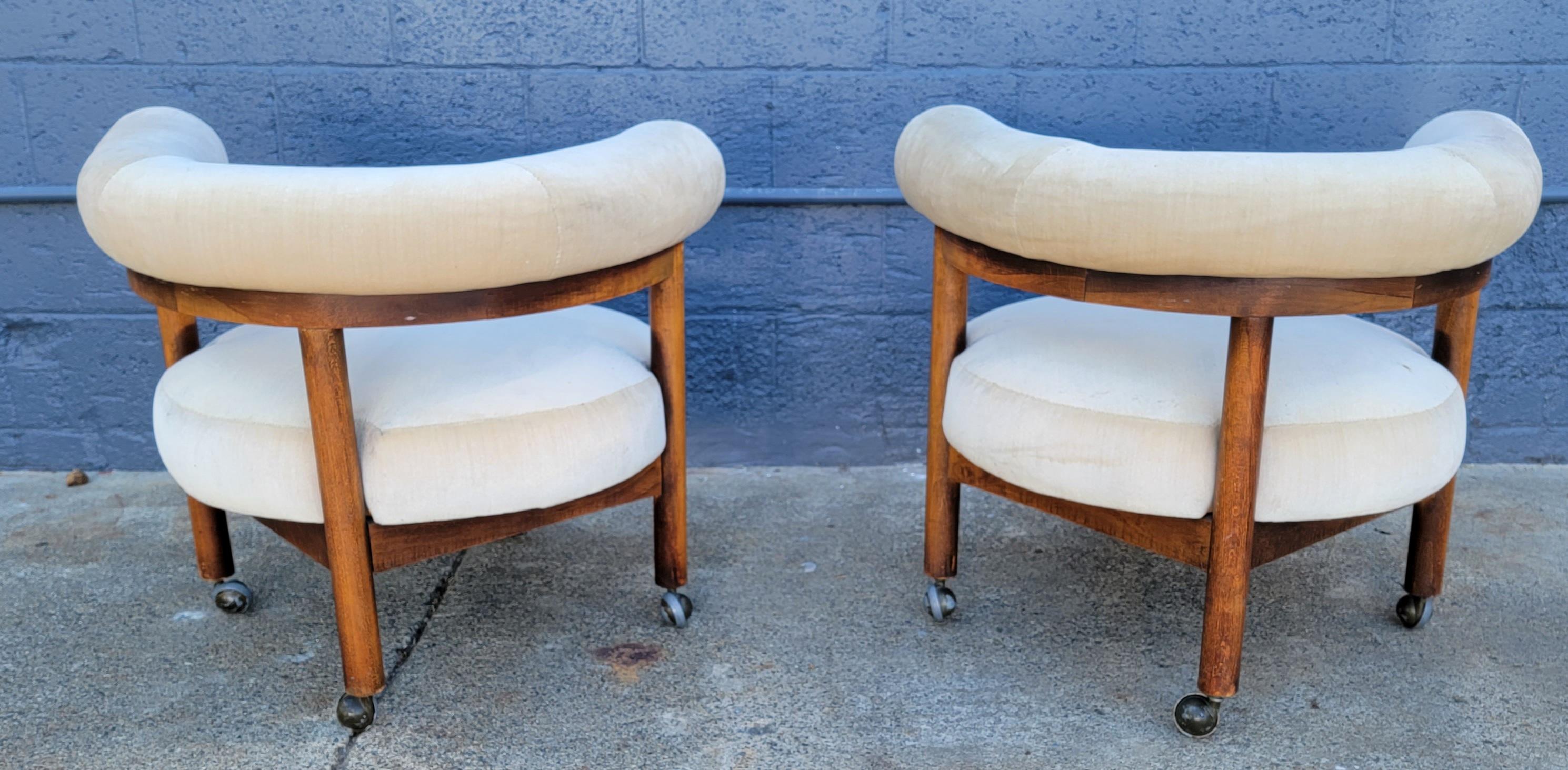 Hollywood Regency Pair Round / Semi-Circular Lounge Chairs In Good Condition In Fulton, CA