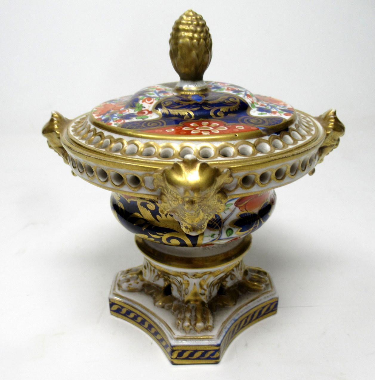 Wonderful rare matched pair of early English Regency Royal Crown Derby Porcelain Pot Pourri or Pastile Burners of traditional form, first quarter of the 19th century.

Lavishly hand decorated in Imari palette with colors of iron red and cobalt