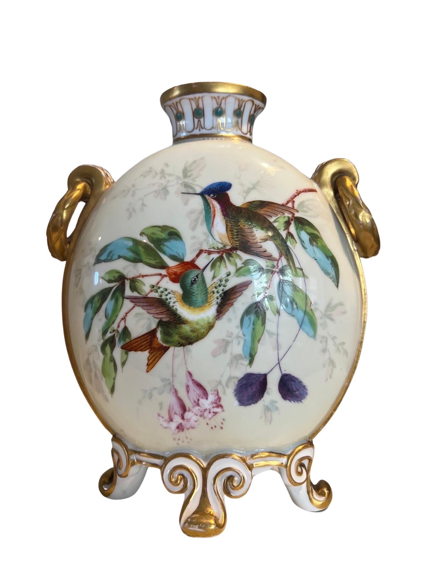 Paar Royal Crown Derby „Exotische Vögel“ mit Juwelen besetzte Mondflask-Vasen, um 1880 im Angebot 3