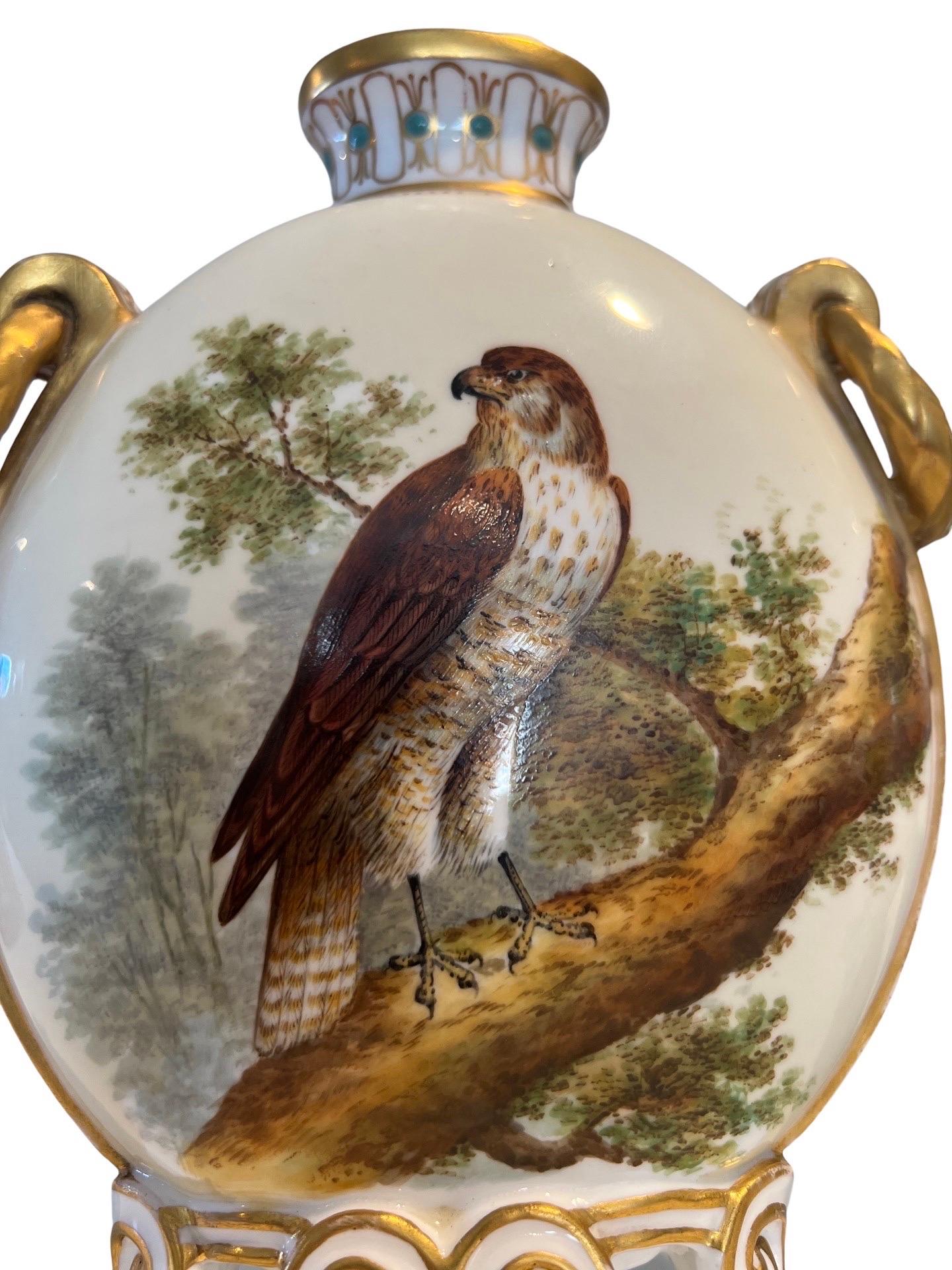 Paar Royal Crown Derby „Exotische Vögel“ mit Juwelen besetzte Mondflask-Vasen, um 1880 (19. Jahrhundert) im Angebot