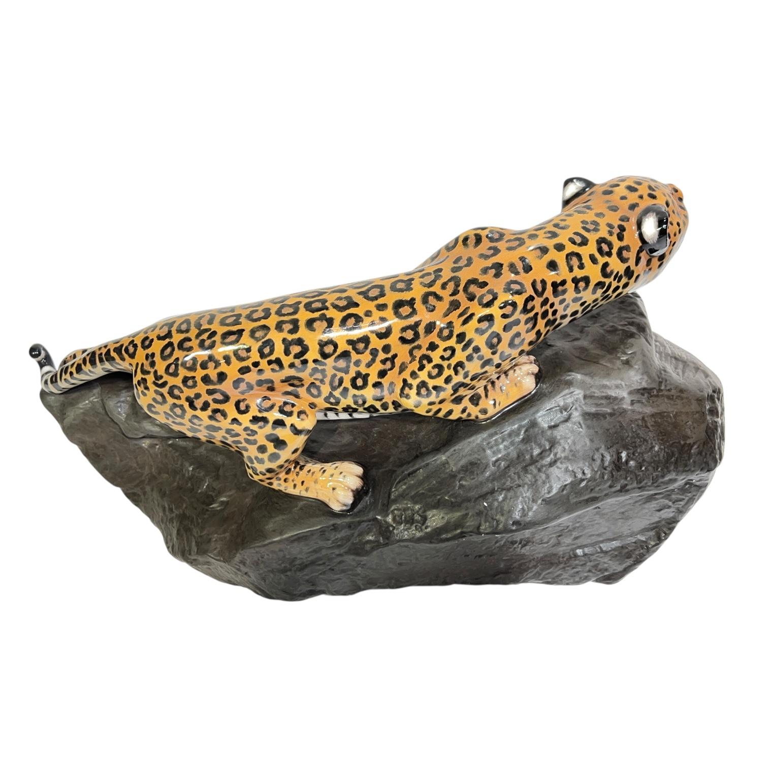 Pair Royal Doulton Glazed Porcelain Leopards (Englisch) im Angebot