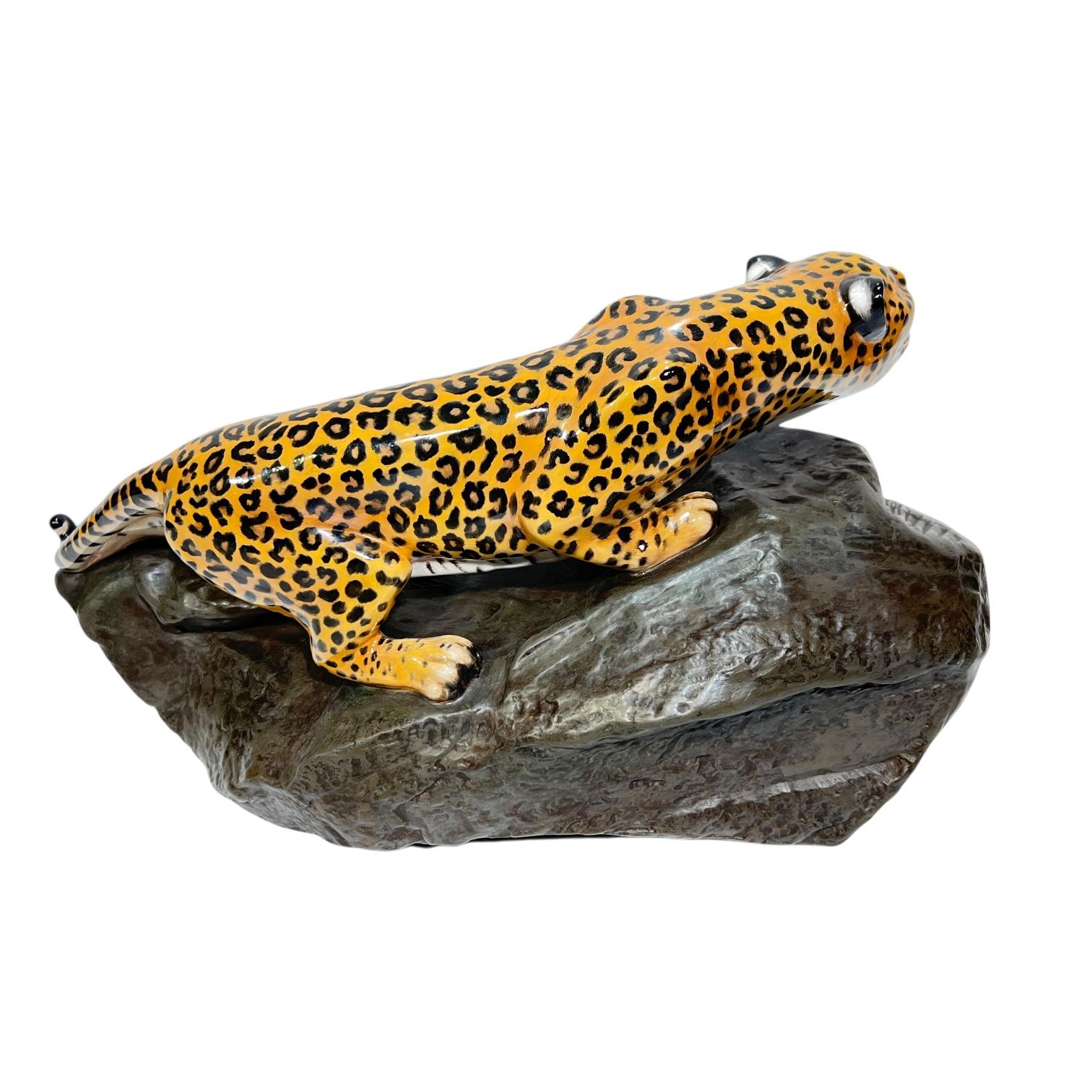 Pair Royal Doulton Glazed Porcelain Leopards im Zustand „Gut“ im Angebot in New York, NY