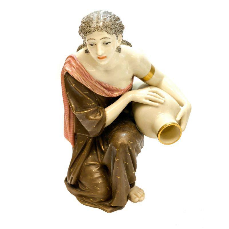 Paire de figurines en porcelaine Royal Worcester, homme et femme avec des jarres d'eau, 1880

Les figurines représentent un homme et une femme vêtus de robes et versant des jarres d'eau. Marque Royal Worcester sur le dessous, datant de