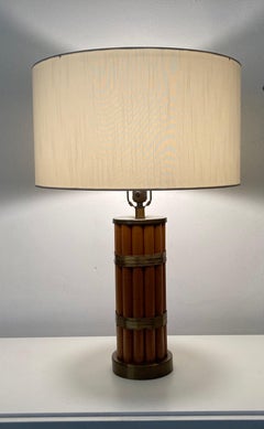 Coppia di lampade da tavolo in finto bambù e ottone di Russel Wright, metà del secolo scorso.