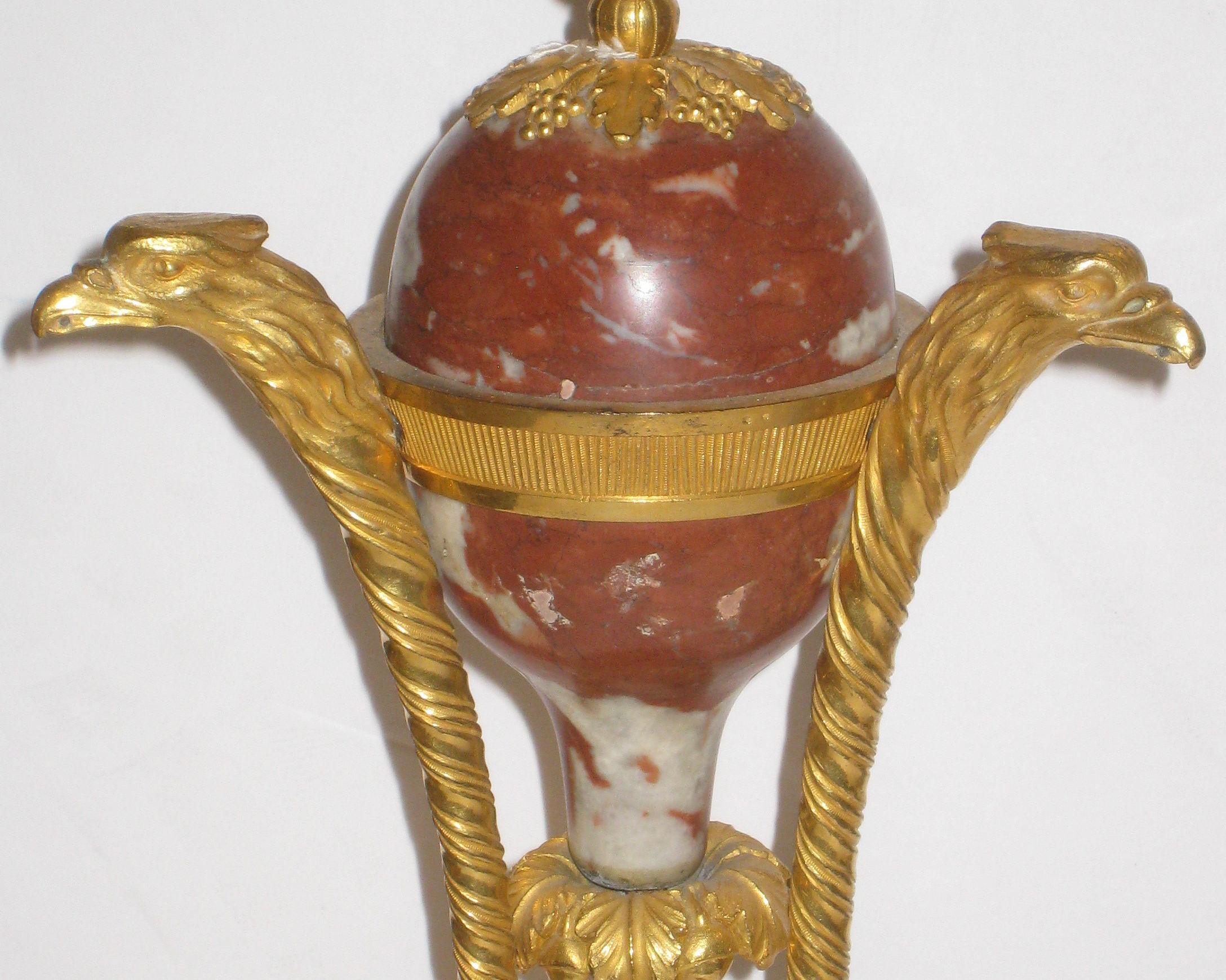 Paar russische Kandelaber aus vergoldeter Bronze und Marmor aus dem 19. Jahrhundert im Angebot 2