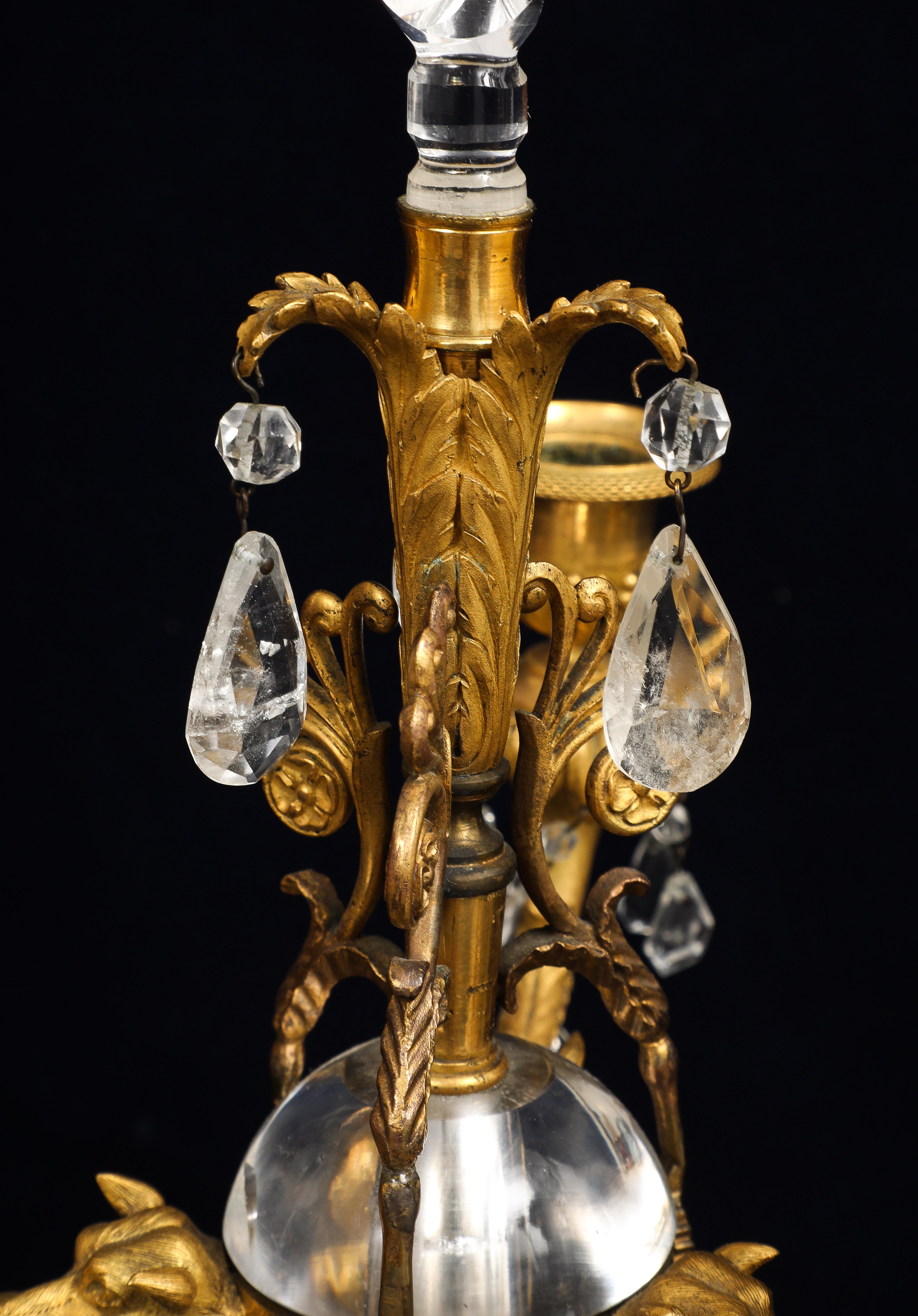Coppia di candelabri russi a testa di cane con montatura in bronzo, cristallo di rocca e marmo a tre bracci in vendita 4