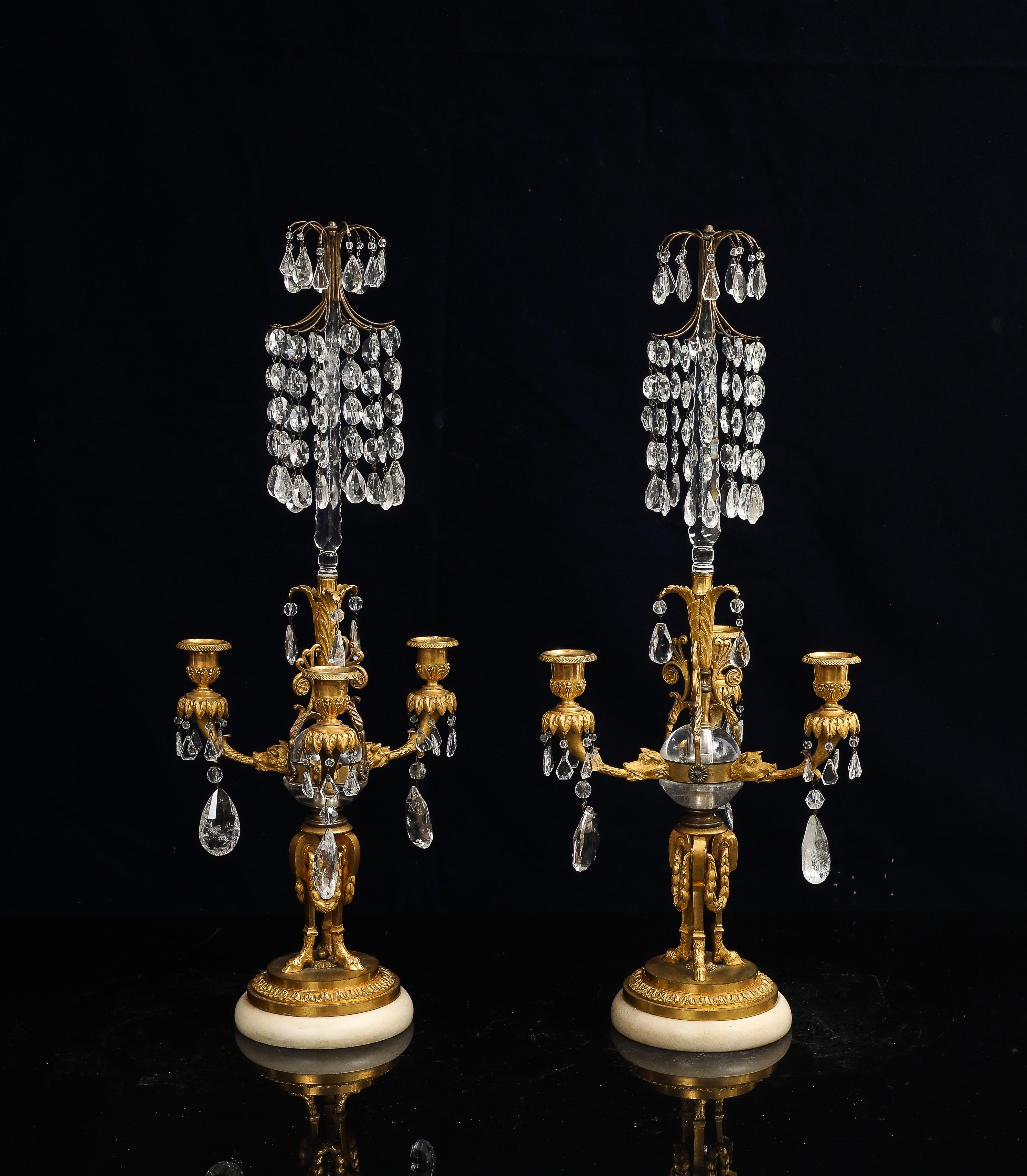 Russo Coppia di candelabri russi a testa di cane con montatura in bronzo, cristallo di rocca e marmo a tre bracci in vendita