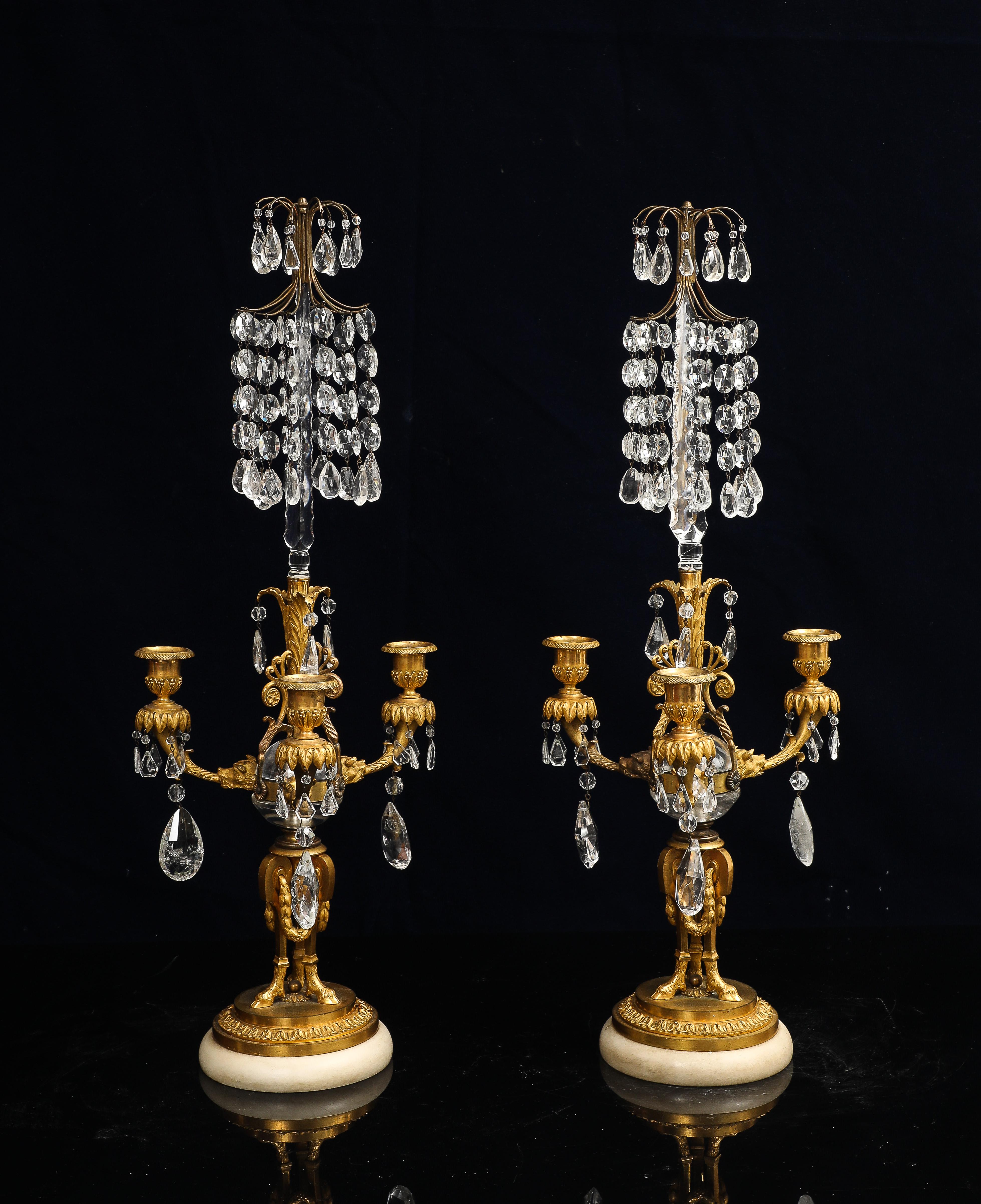 Intagliato a mano Coppia di candelabri russi a testa di cane con montatura in bronzo, cristallo di rocca e marmo a tre bracci in vendita