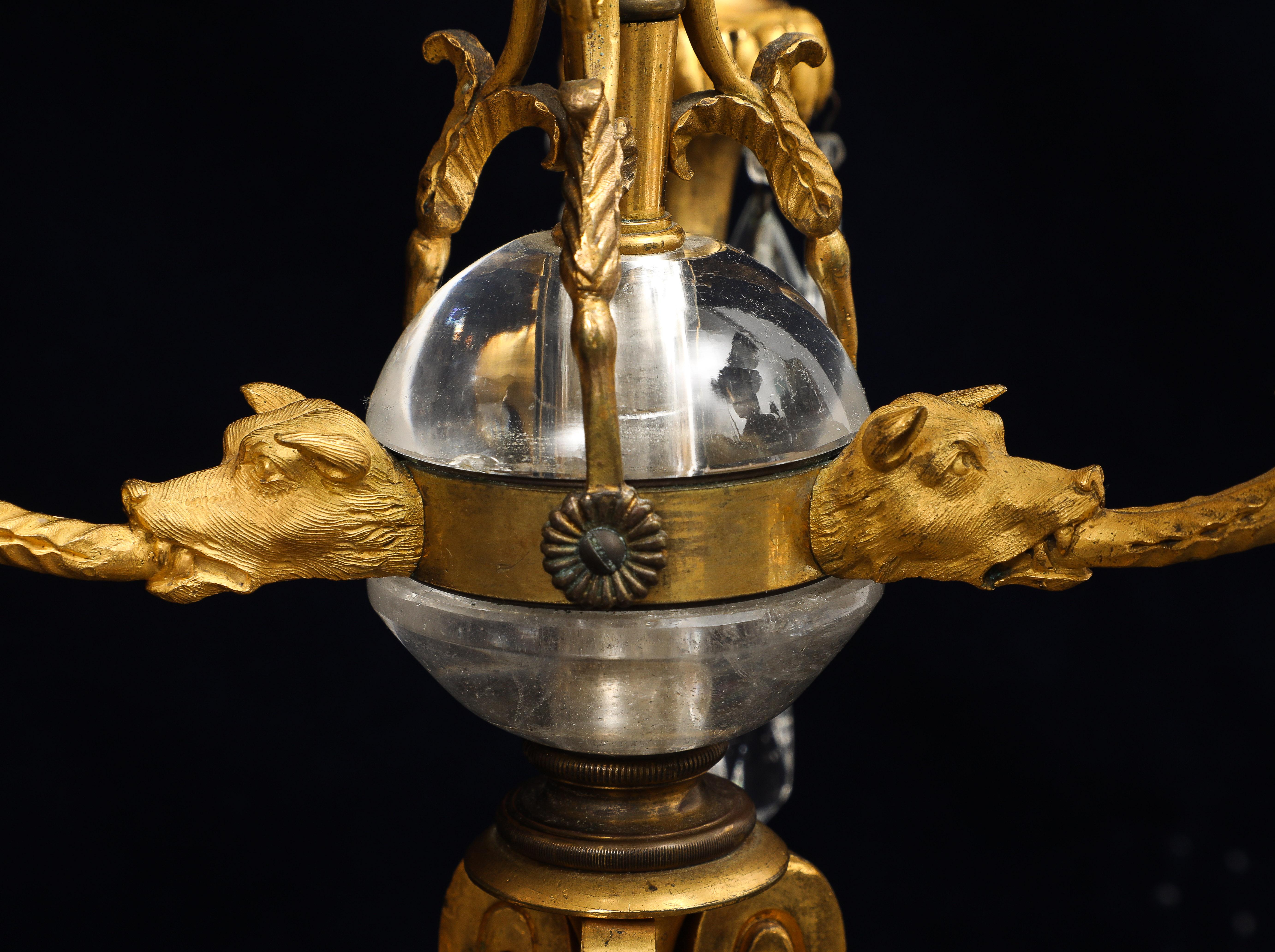 Coppia di candelabri russi a testa di cane con montatura in bronzo, cristallo di rocca e marmo a tre bracci in vendita 1