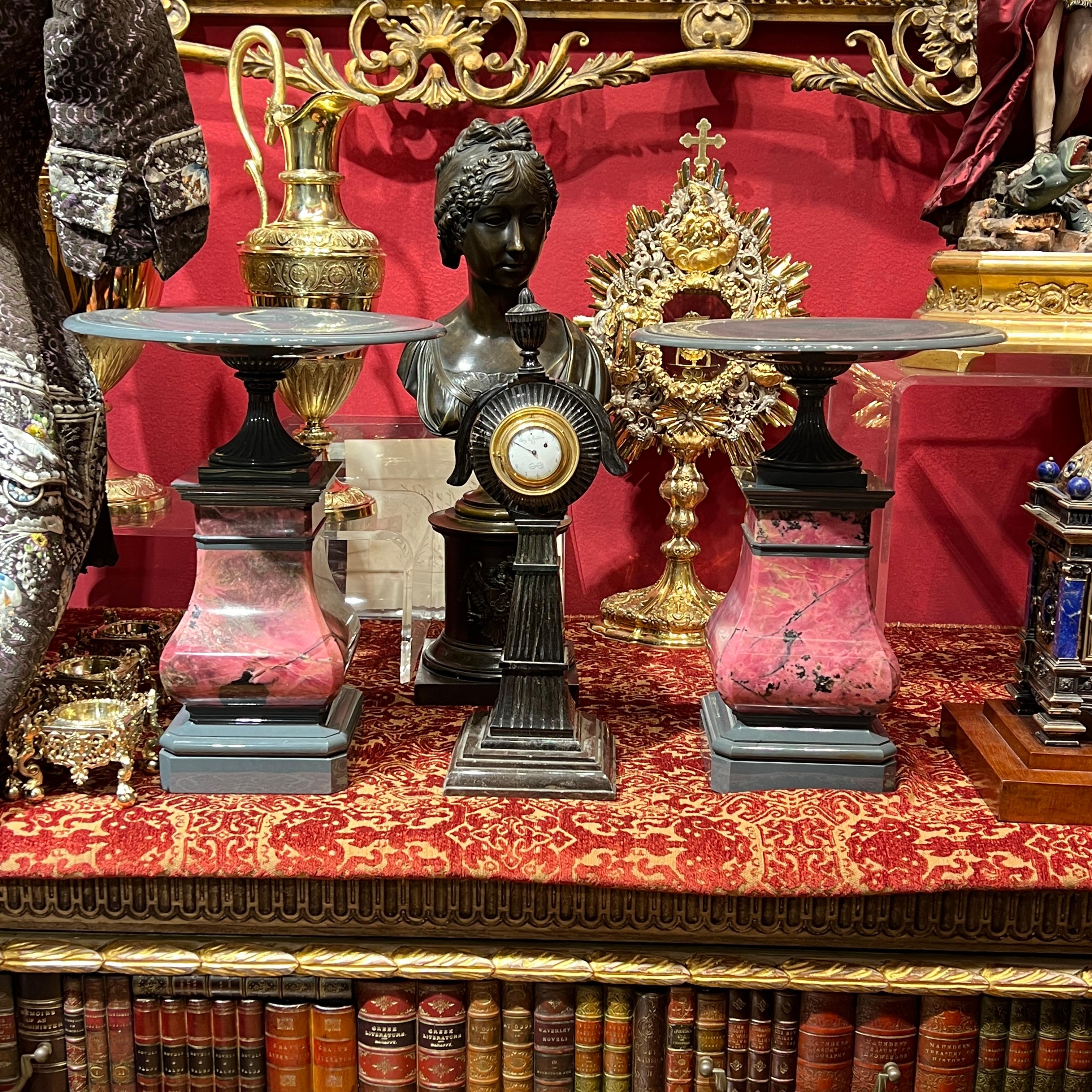 XIXe siècle Paire de Tazze russes attribuées aux ateliers lapidaires impériaux vers 1860