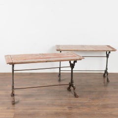 Paire de tables d'appoint rustiques avec base en fer, Suède vers 1890-1900
