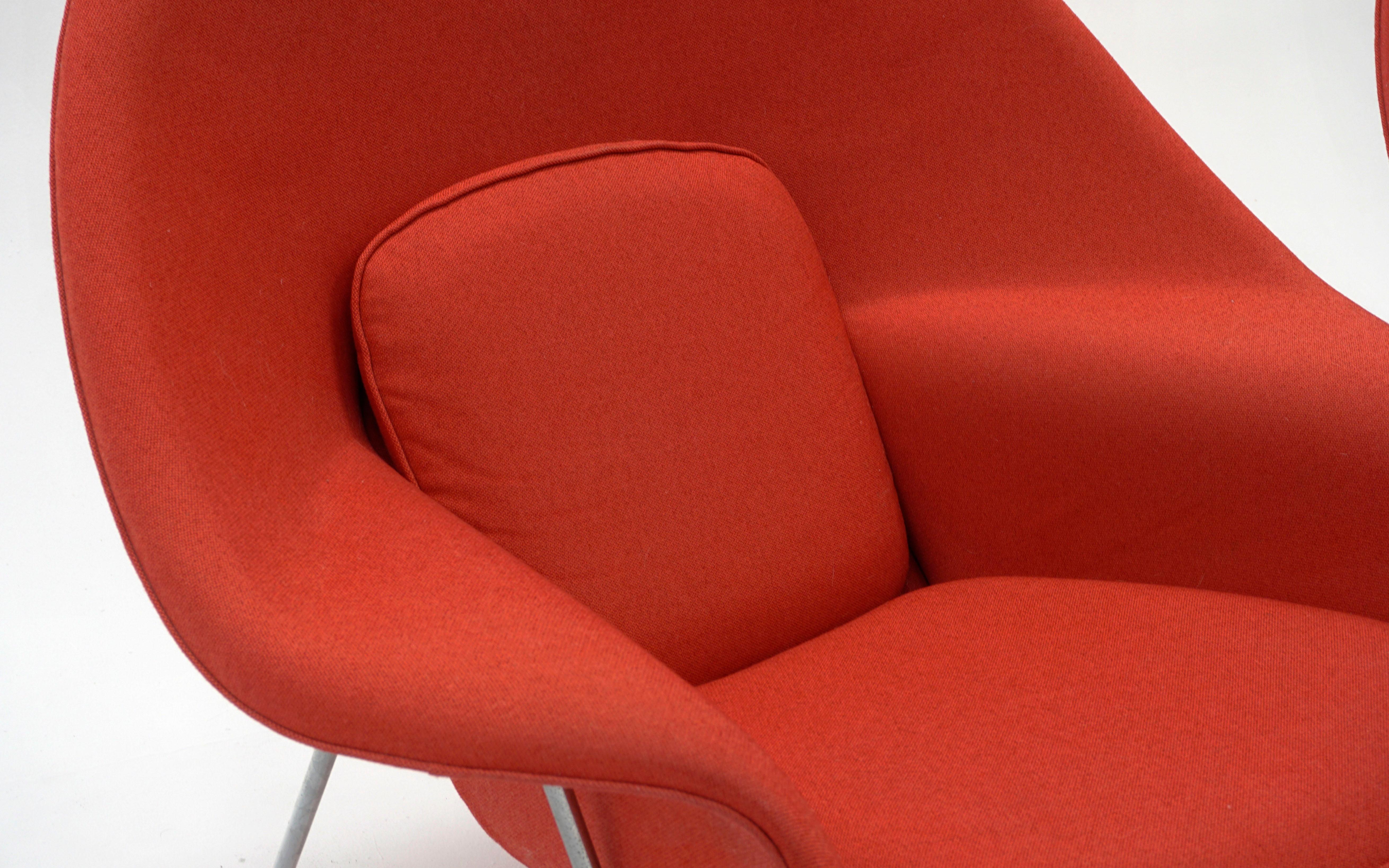 Mid-Century Modern Pair Saarinen Womb Chairs for Knoll in Red with Chrome Frames, Ready to Use