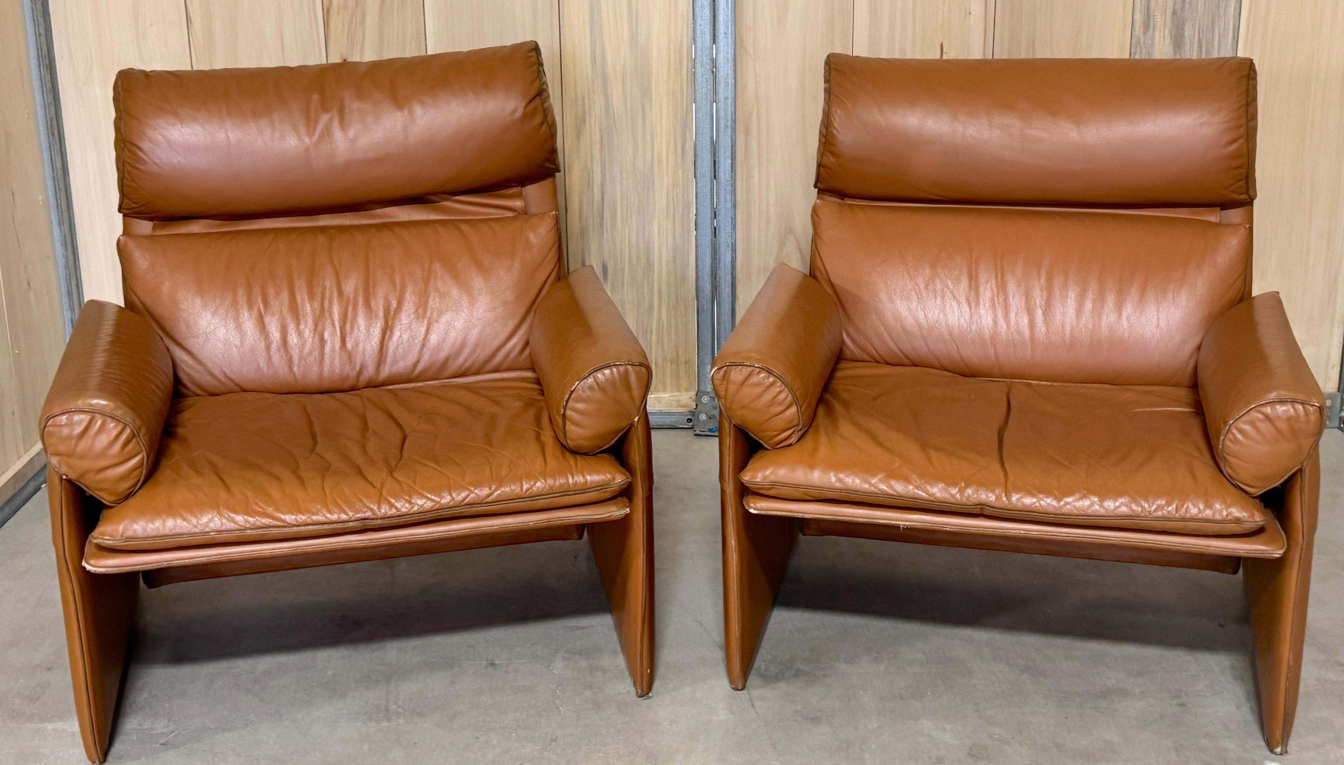 Modern Pair Saddle Brown Leather Lounge Chairs by Giovanni Offredi for Saporiti, 1970s For Sale