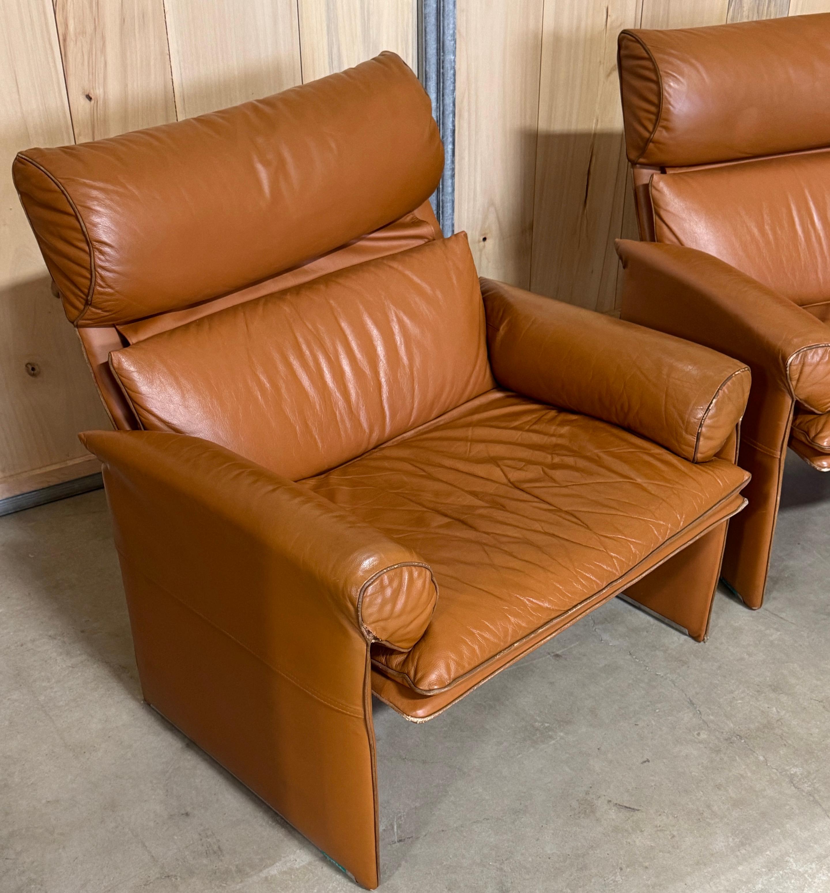 Italian Pair Saddle Brown Leather Lounge Chairs by Giovanni Offredi for Saporiti, 1970s For Sale