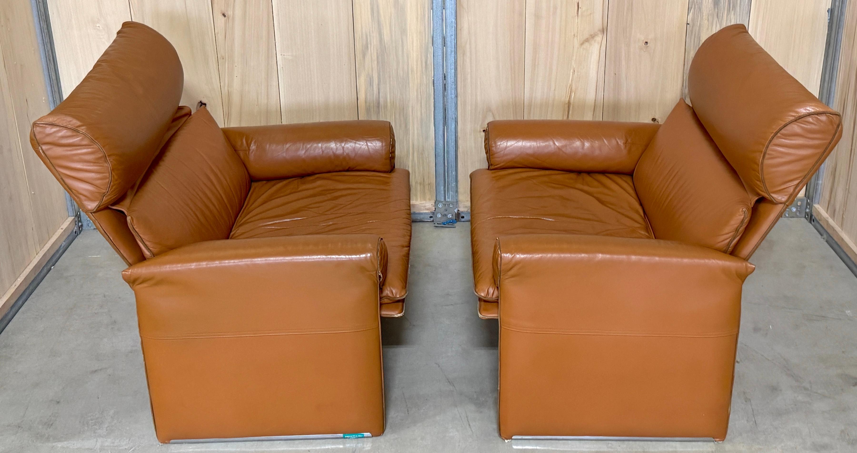 Pair Saddle Brown Leather Lounge Chairs by Giovanni Offredi for Saporiti, 1970s In Good Condition For Sale In West Palm Beach, FL