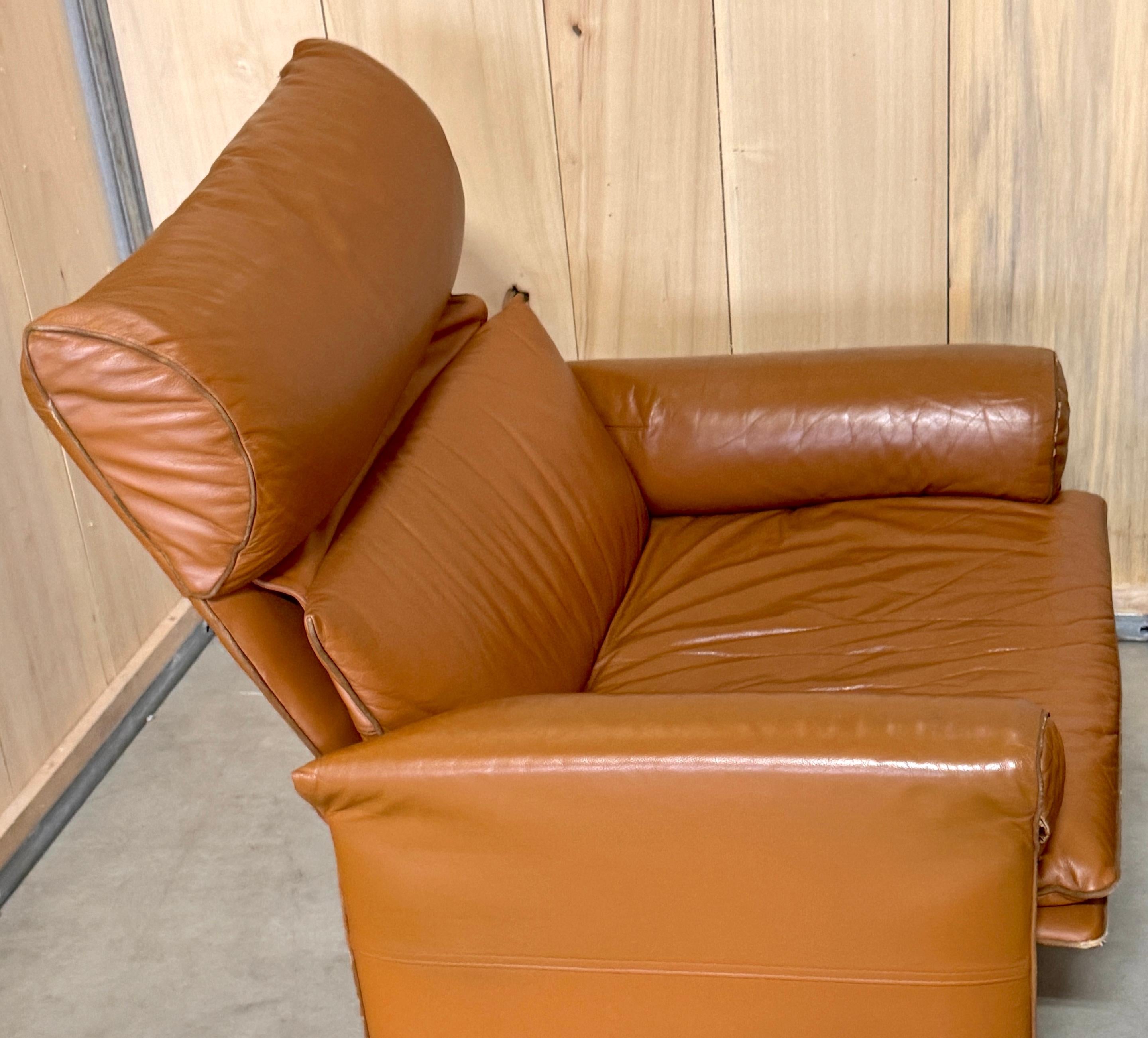20th Century Pair Saddle Brown Leather Lounge Chairs by Giovanni Offredi for Saporiti, 1970s For Sale