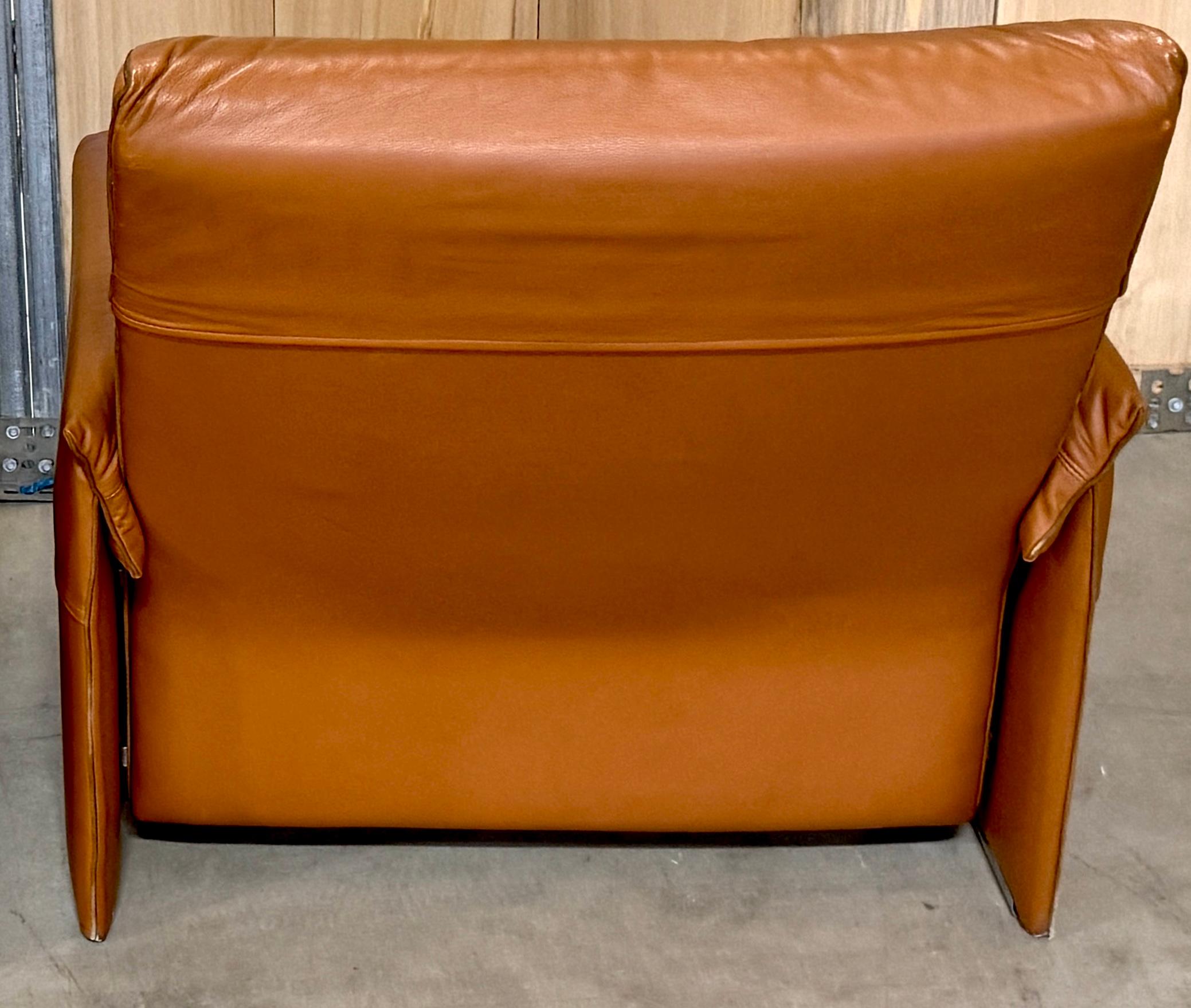 Pair Saddle Brown Leather Lounge Chairs by Giovanni Offredi for Saporiti, 1970s For Sale 1