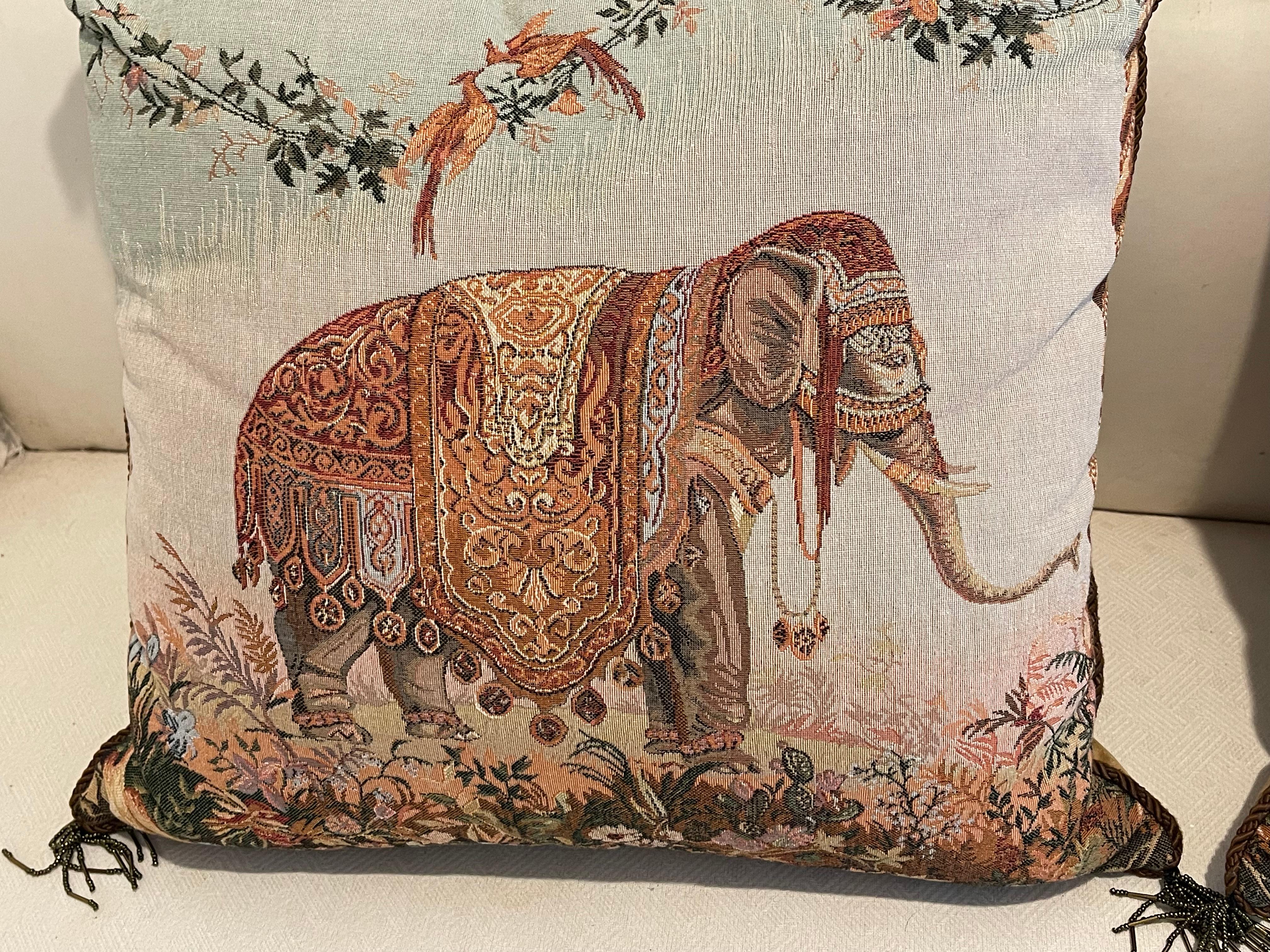 Paar Wandteppich-Kissen im Safari-Stil, Elefant Kamel (Ende des 20. Jahrhunderts) im Angebot
