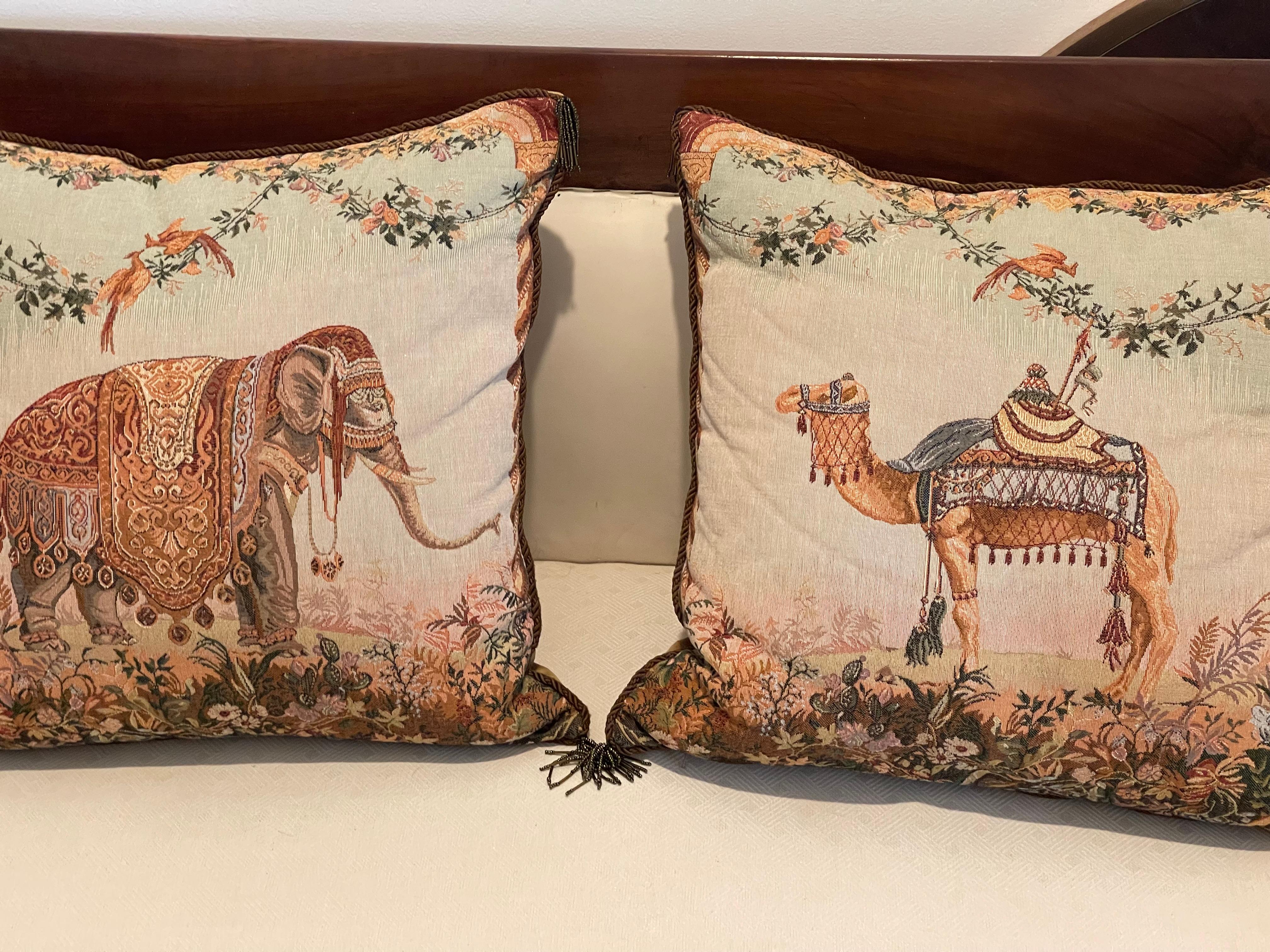 Paar Wandteppich-Kissen im Safari-Stil, Elefant Kamel im Angebot 2