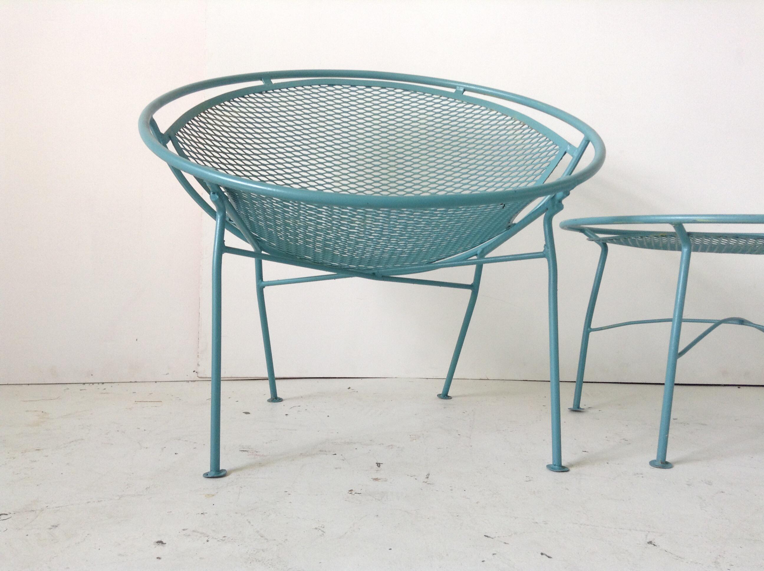 Modern Pair of Salterini Woodard Hoop Radar Patio Lounge Chairs with Table For Sale