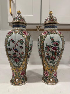 Pareja, Urnas de Porcelana Francesa Sampson Famille Rose Medallón Paleta de Porcelana
