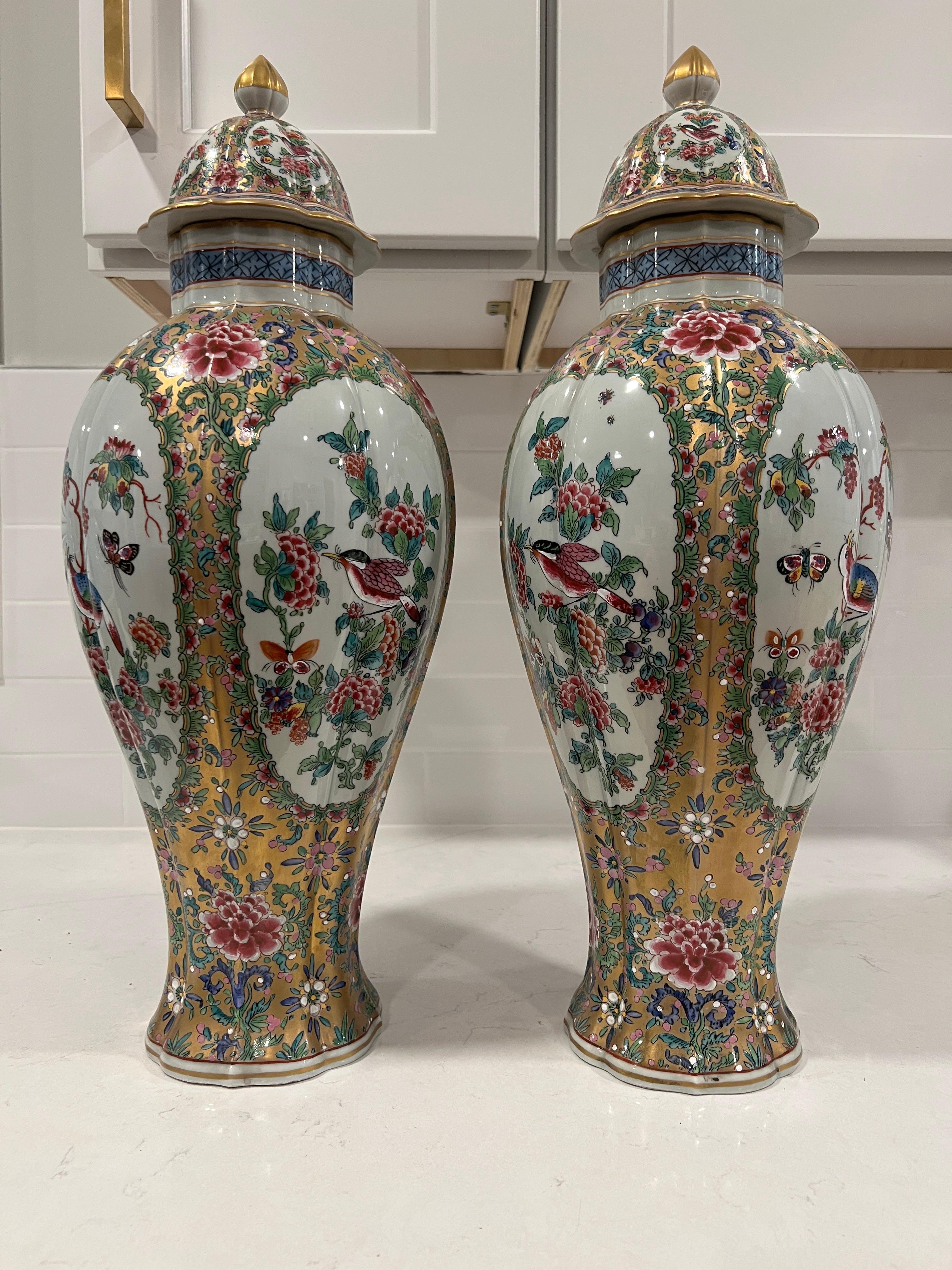 Paire d'urnes en porcelaine française Sampson Famille Rose Medallion Pallet en vente 1