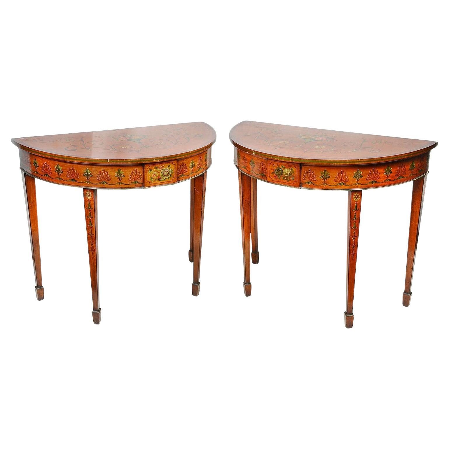 Paire de consoles / tables d'appoint Demi lune en bois satiné, vers 1900