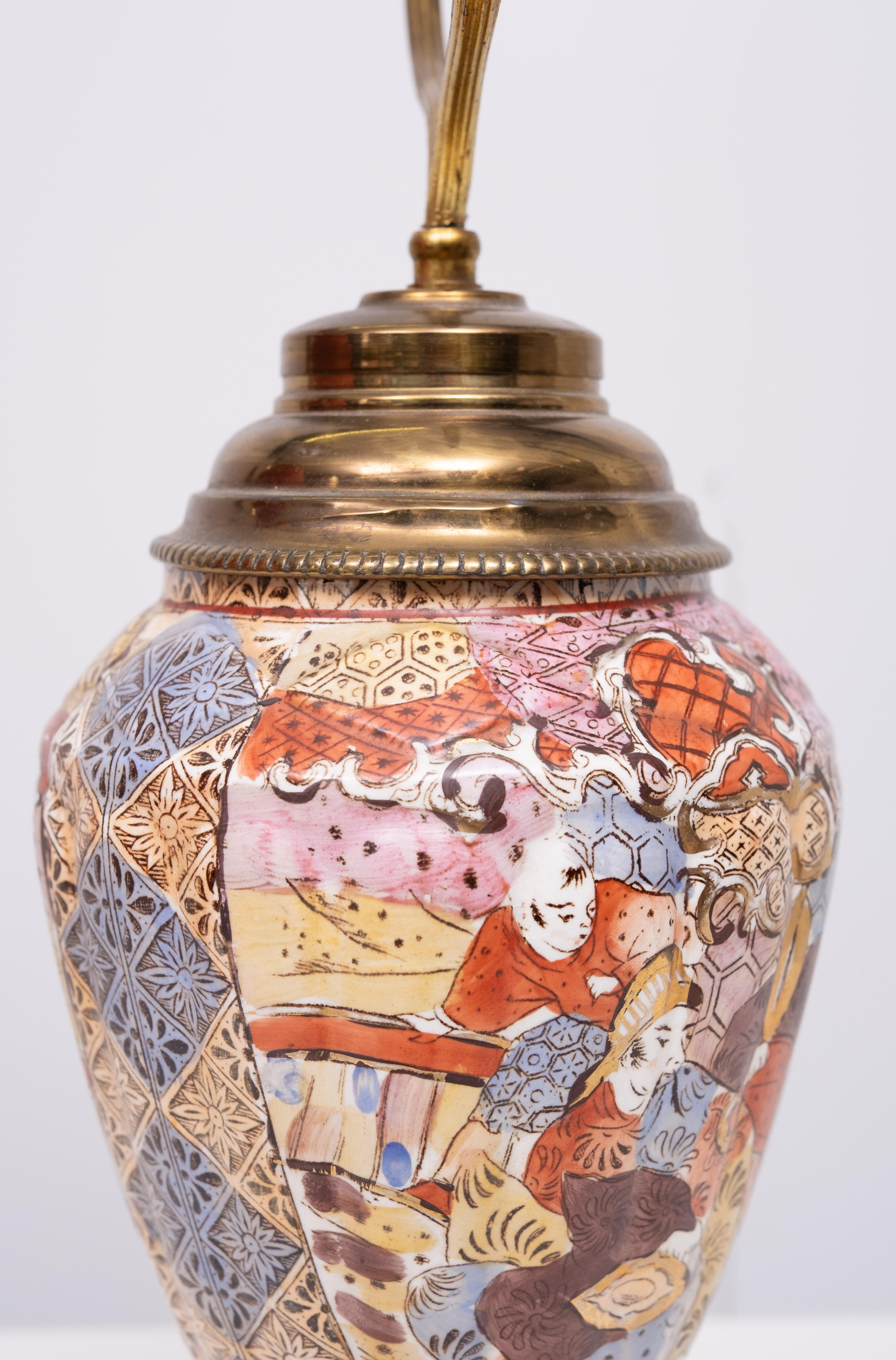 Dipinto a mano coppia di lampade da tavolo Satsuma Giappone anni '50 in vendita