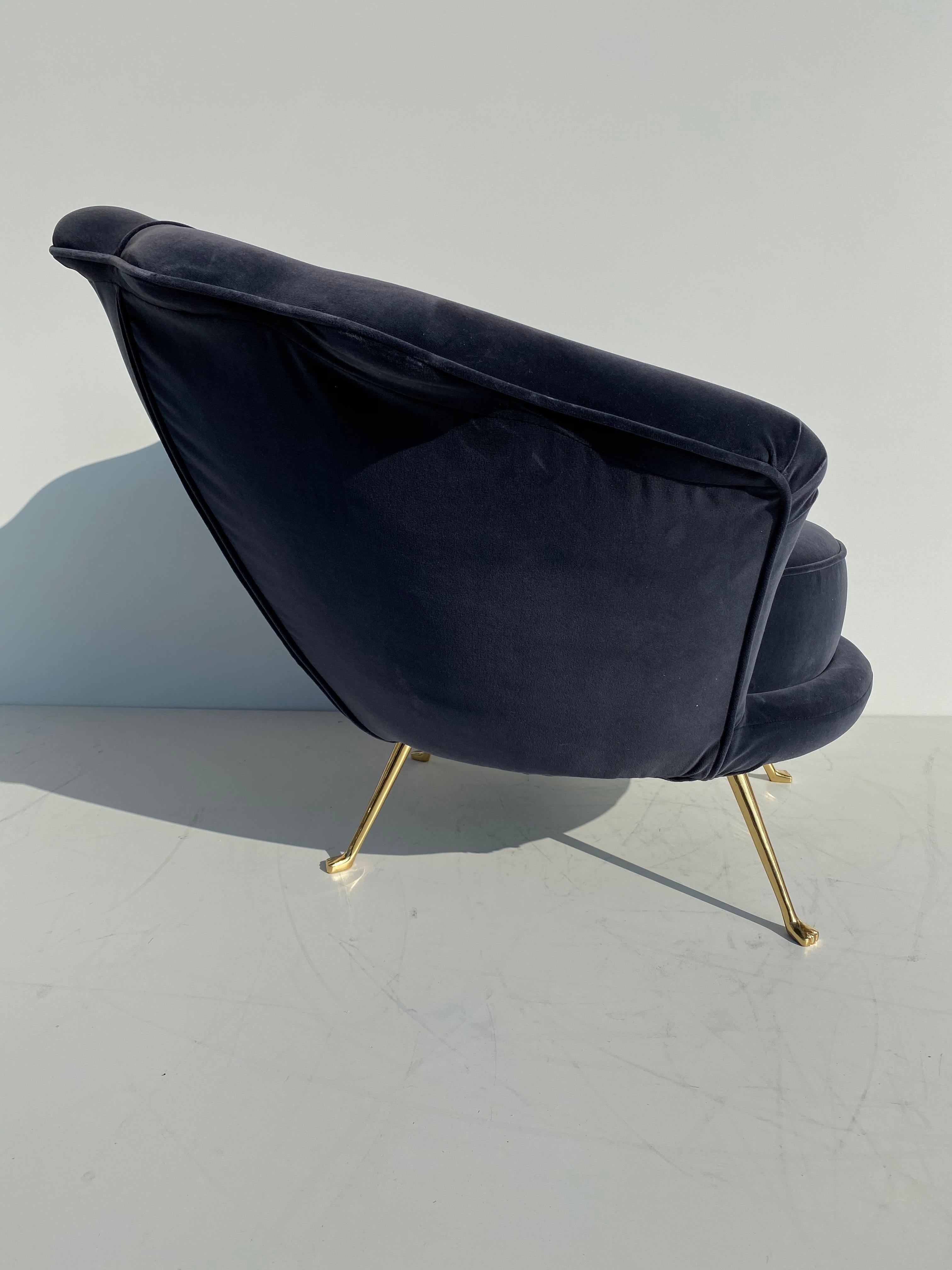 Pair of Scalloped Velvet Lounge Chairs with Brass Legs In Good Condition For Sale In North Hollywood, CA