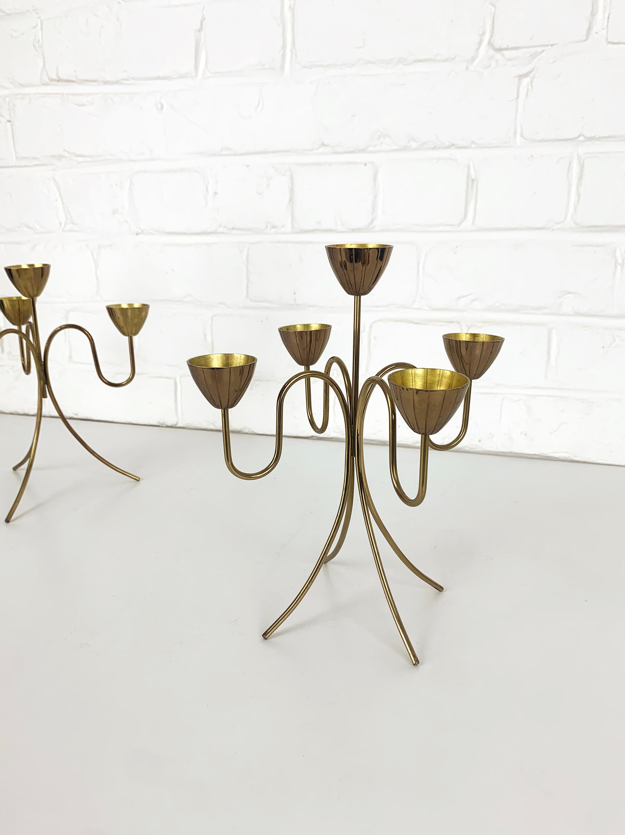 Paire de candélabres scandinaves en laiton par Gunnar Ander Metal Ystad Suède années 1950 Bon état - En vente à Vorst, BE