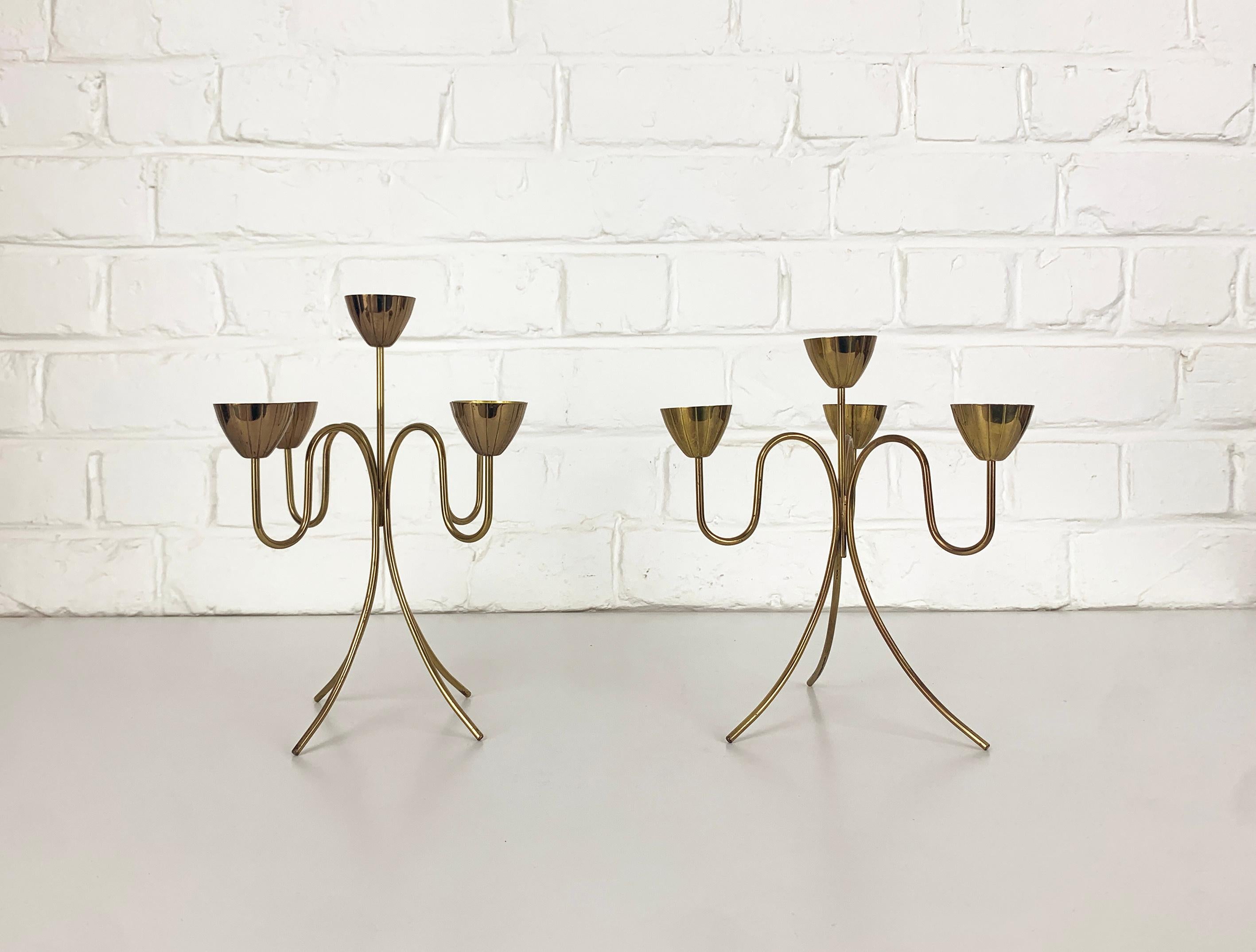 Paire de candélabres scandinaves en laiton par Gunnar Ander Metal Ystad Suède années 1950 en vente 2