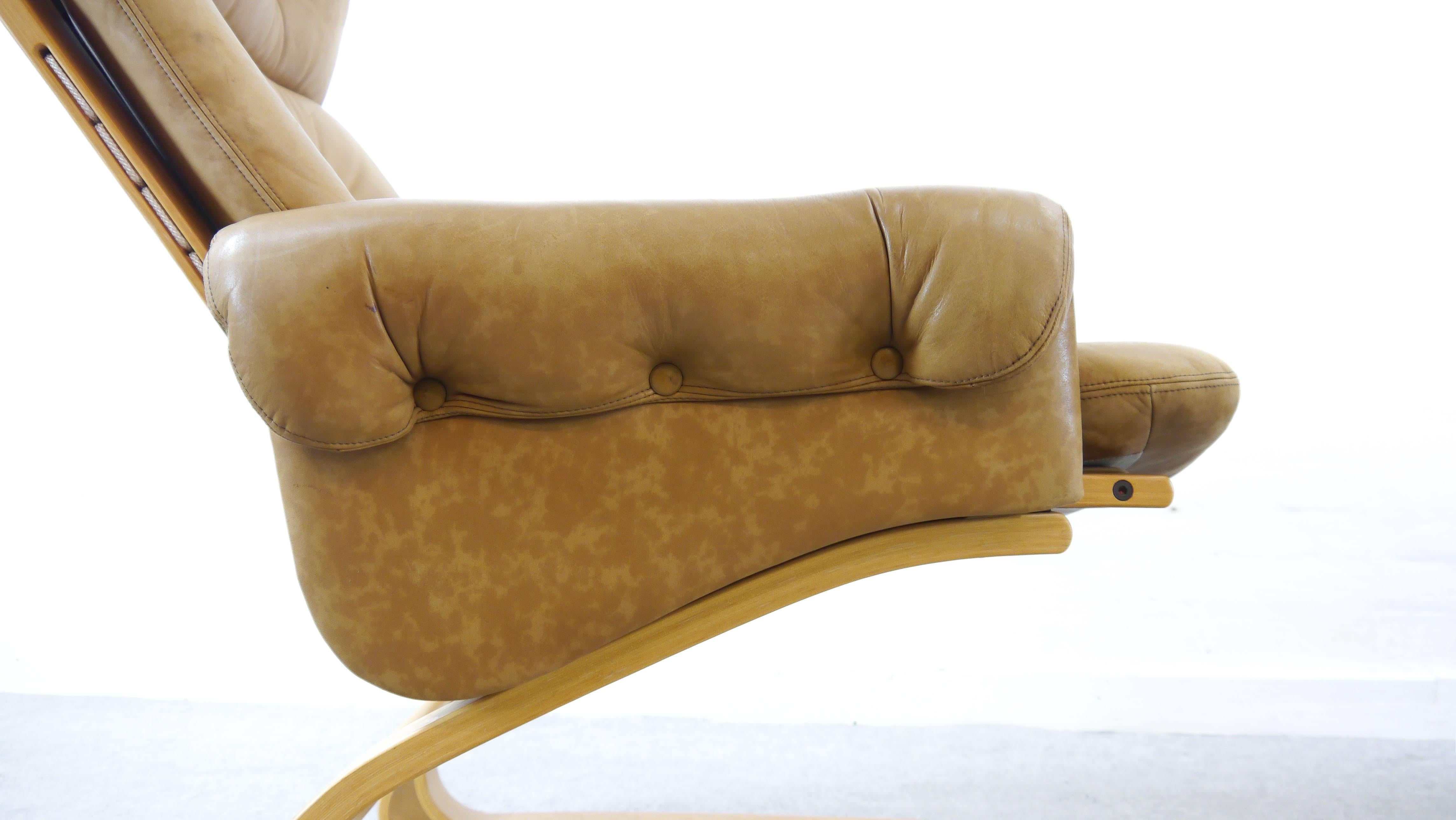 Paar skandinavische Kengu-Sessel aus braunem Leder von Solheim für Rykken im Angebot 2