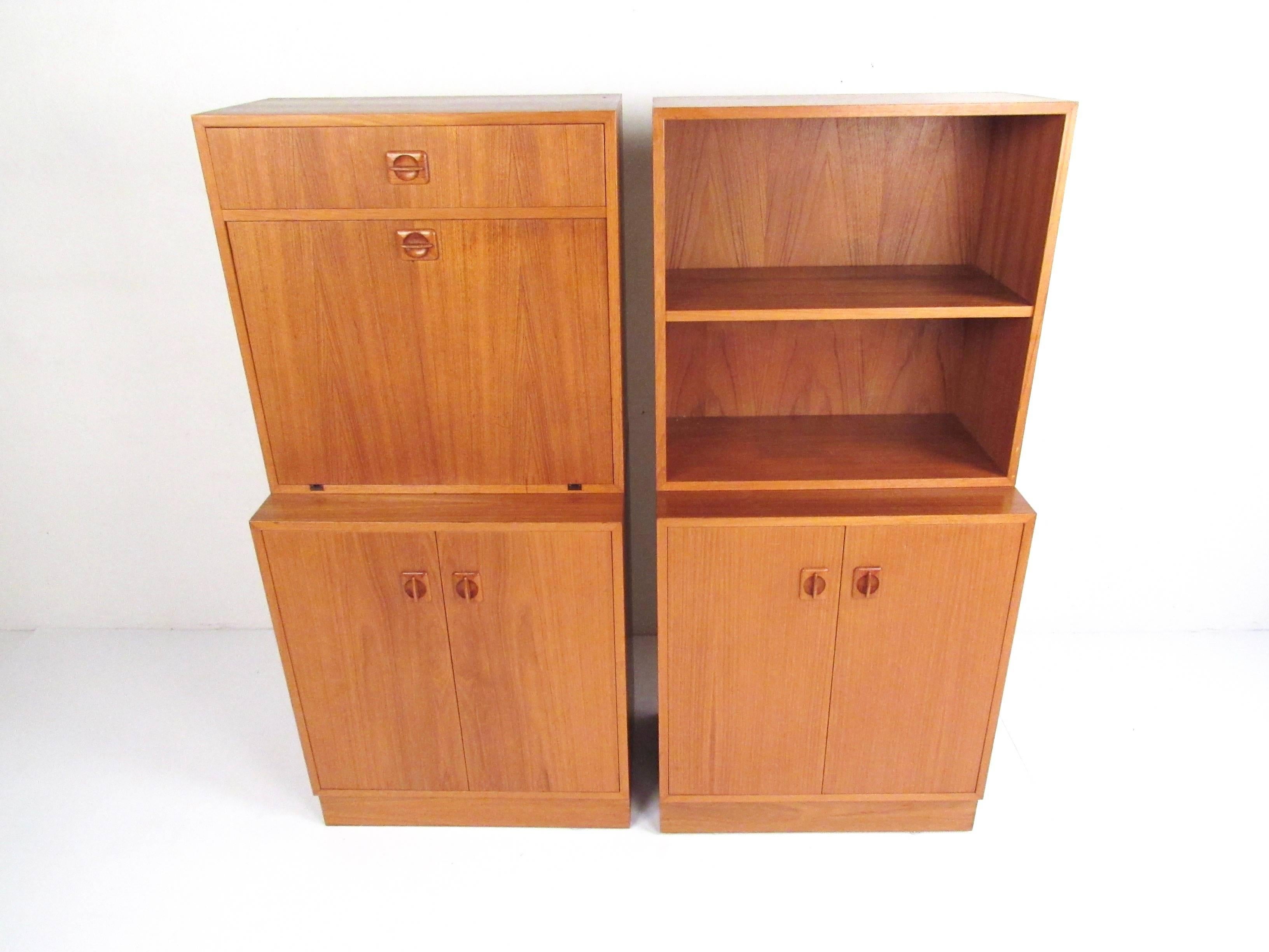 Veneer Pair of Scandinavian Modern Bookshelf Cabinets in Teak