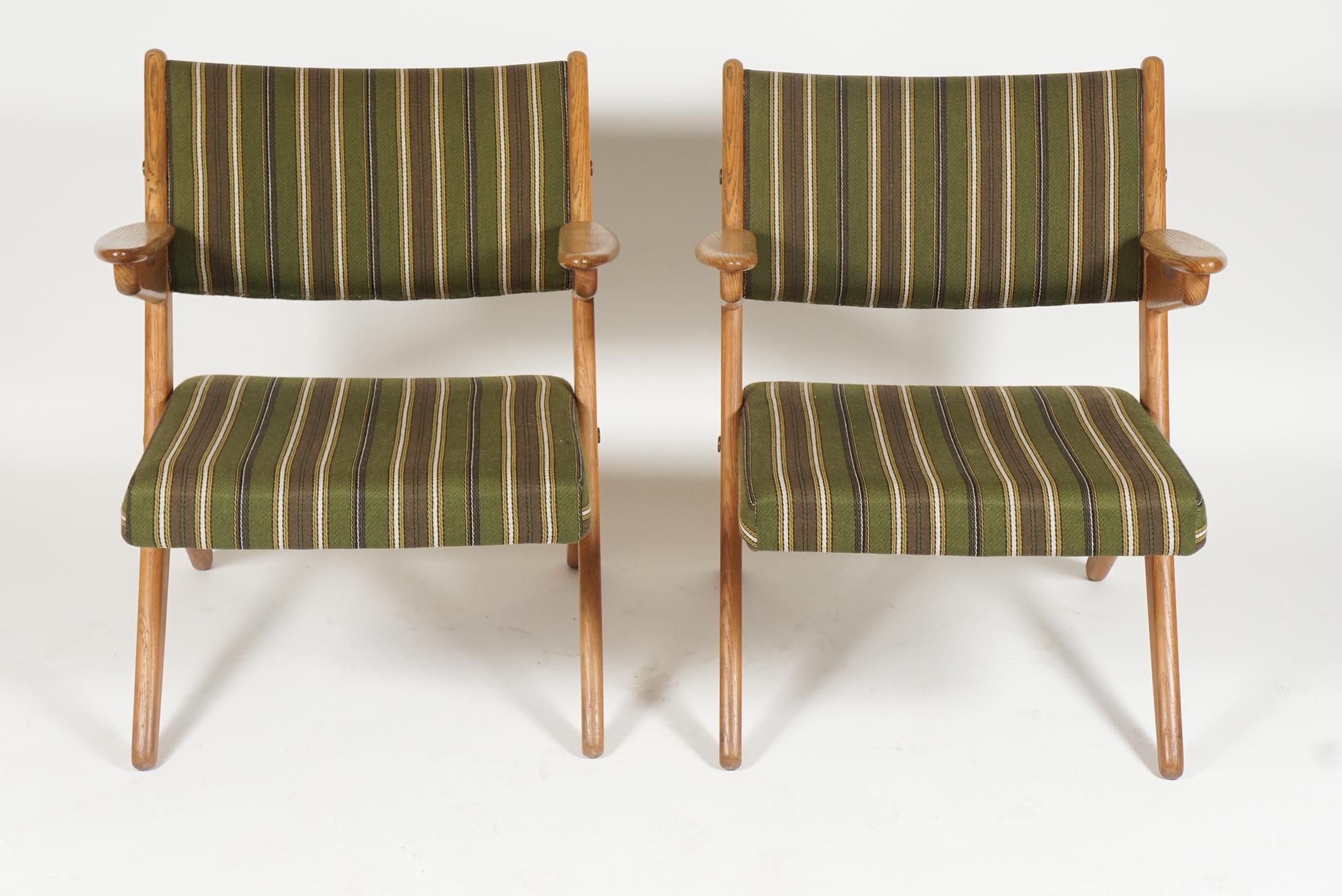 Scandinavian Modern Scissor or Sawbuck Armchairs, Pair In Good Condition In Hudson, NY