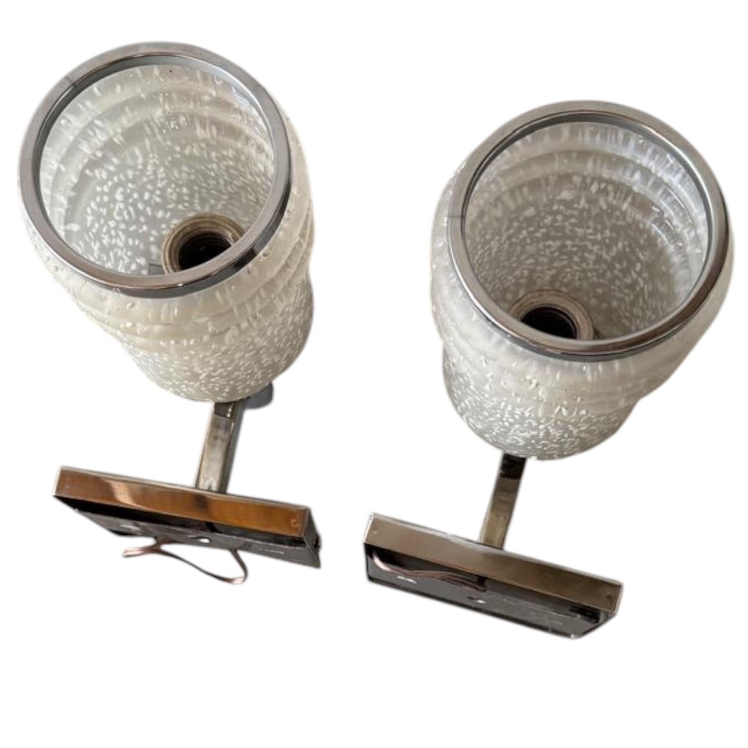 Pareja de apliques Lámpara de pared de mediados de siglo con cristal esmerilado Metal en venta