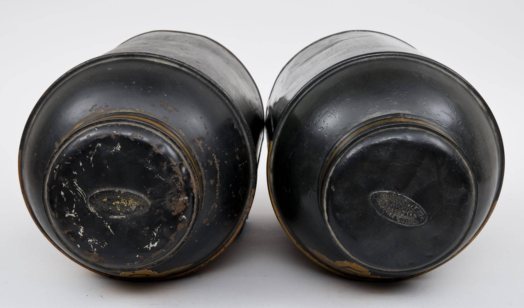 Pair of Scottish Tole Tea Canisters, circa 1850 In Good Condition For Sale In Sheffield, MA