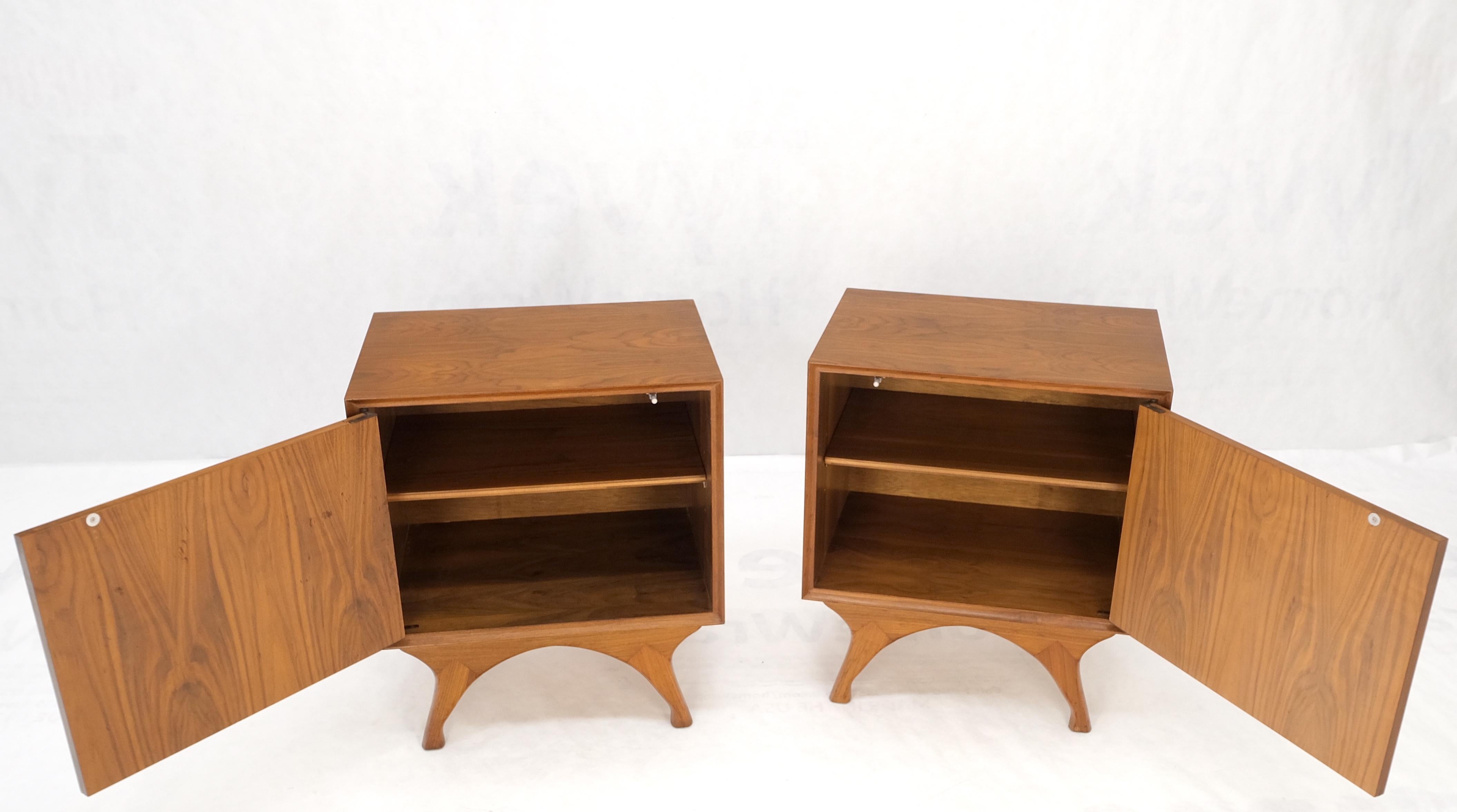 Pair Sculpted Fronts Legs Walnut Mid-Century Modern Nightstands End Tables MINT! For Sale 4