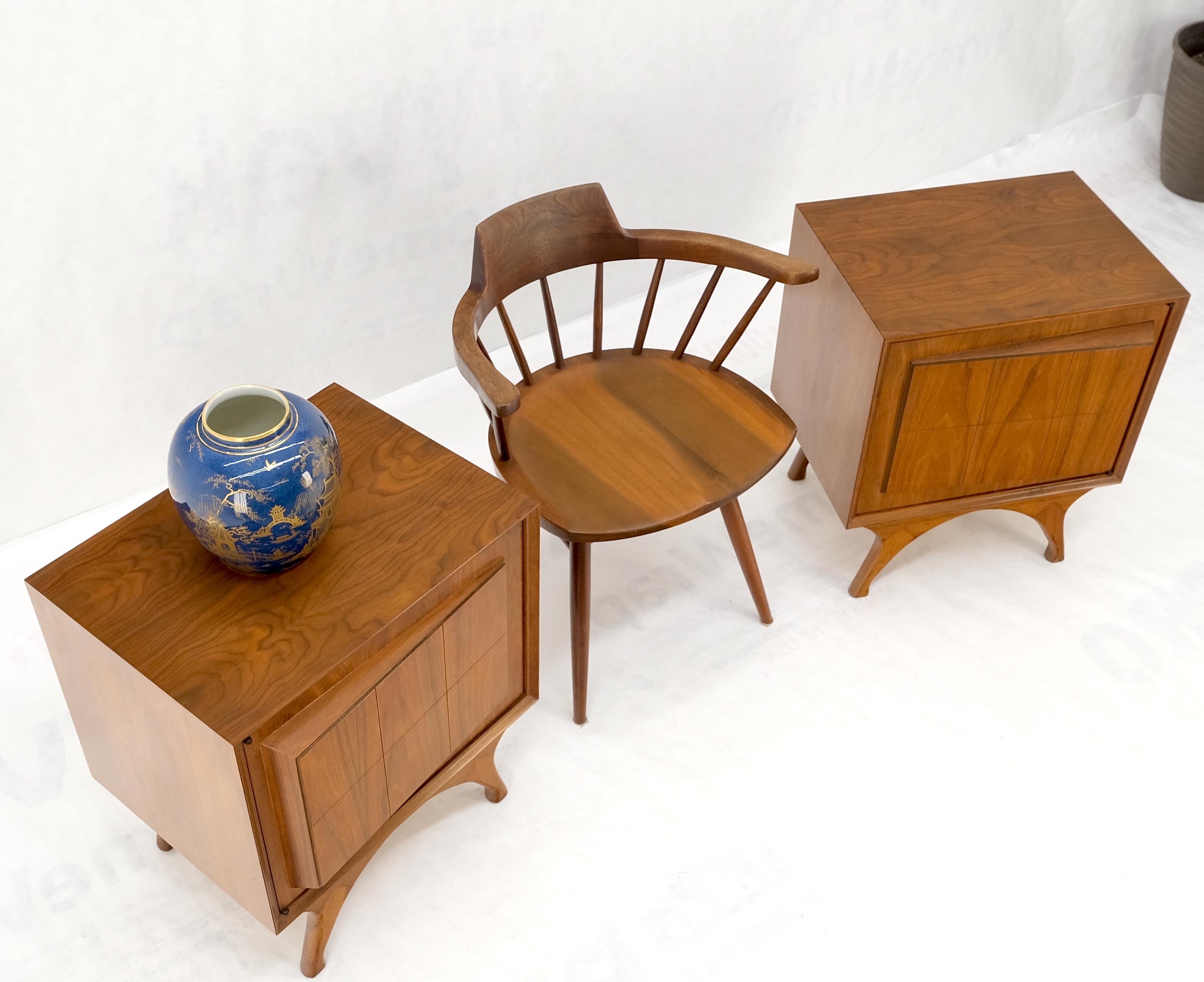 Pair Sculpted Fronts Legs Walnut Mid-Century Modern Nightstands End Tables MINT! For Sale 5