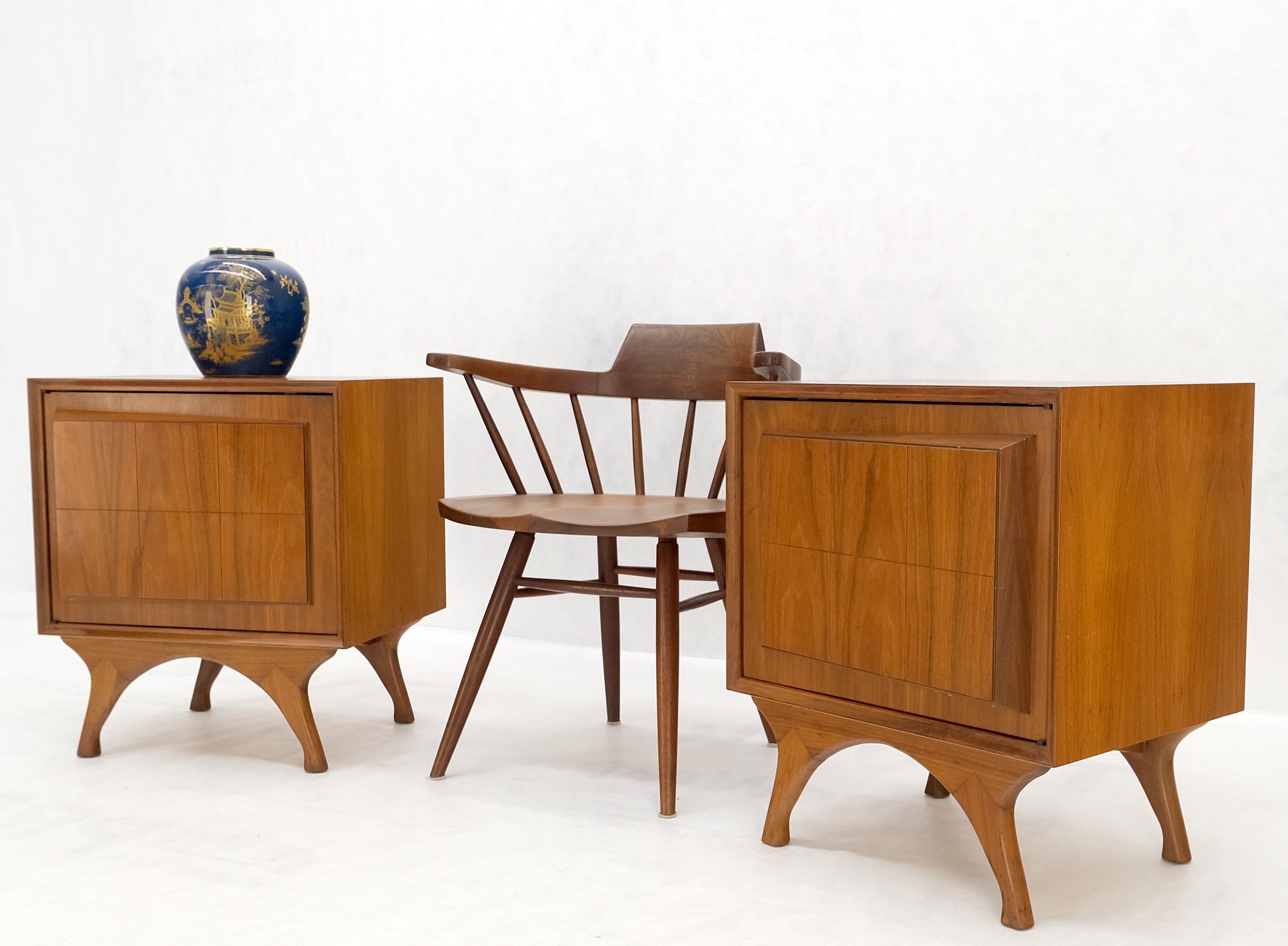 Pair Sculpted Fronts Legs Walnut Mid-Century Modern Nightstands End Tables MINT! For Sale 6