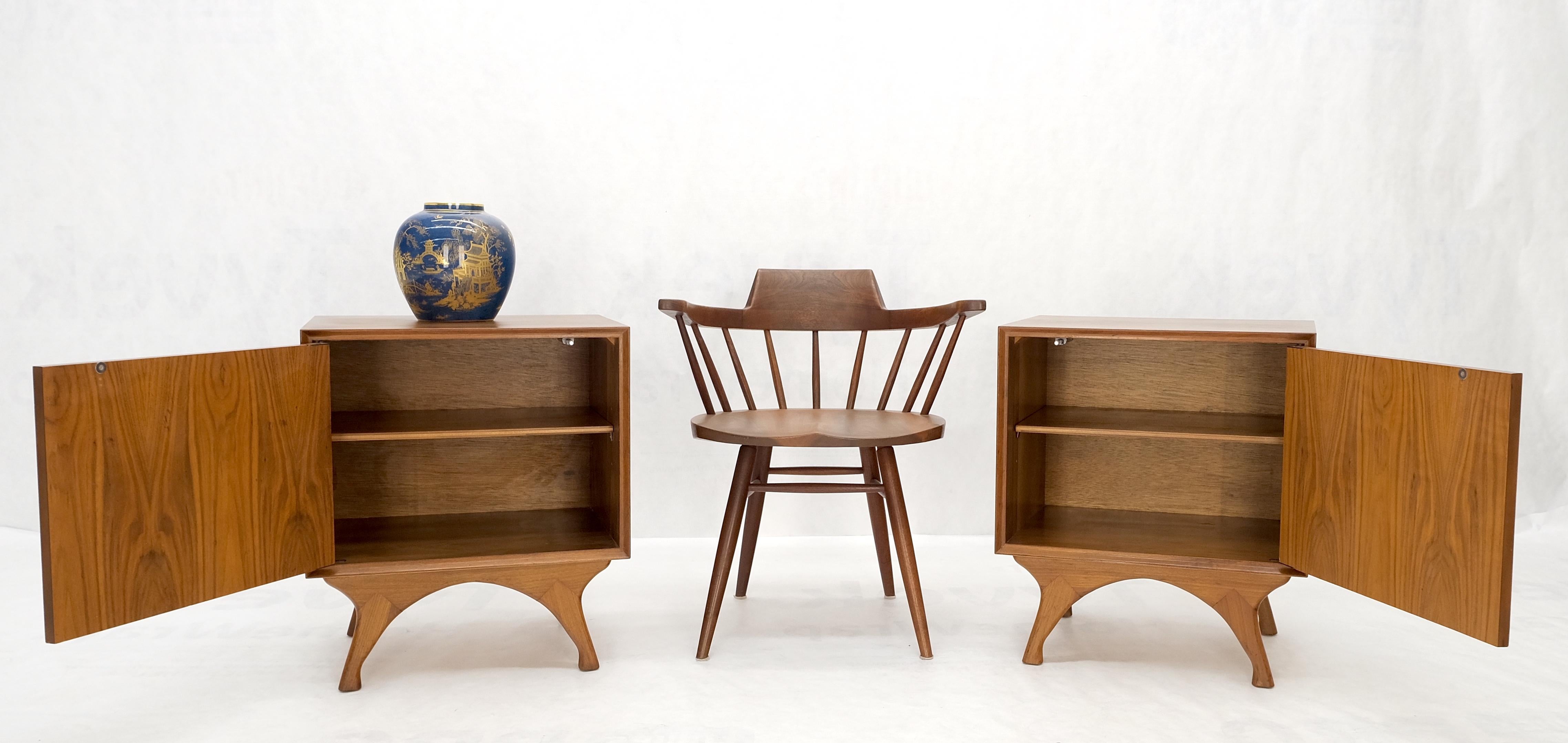 Pair Sculpted Fronts Legs Walnut Mid-Century Modern Nightstands End Tables MINT! For Sale 7