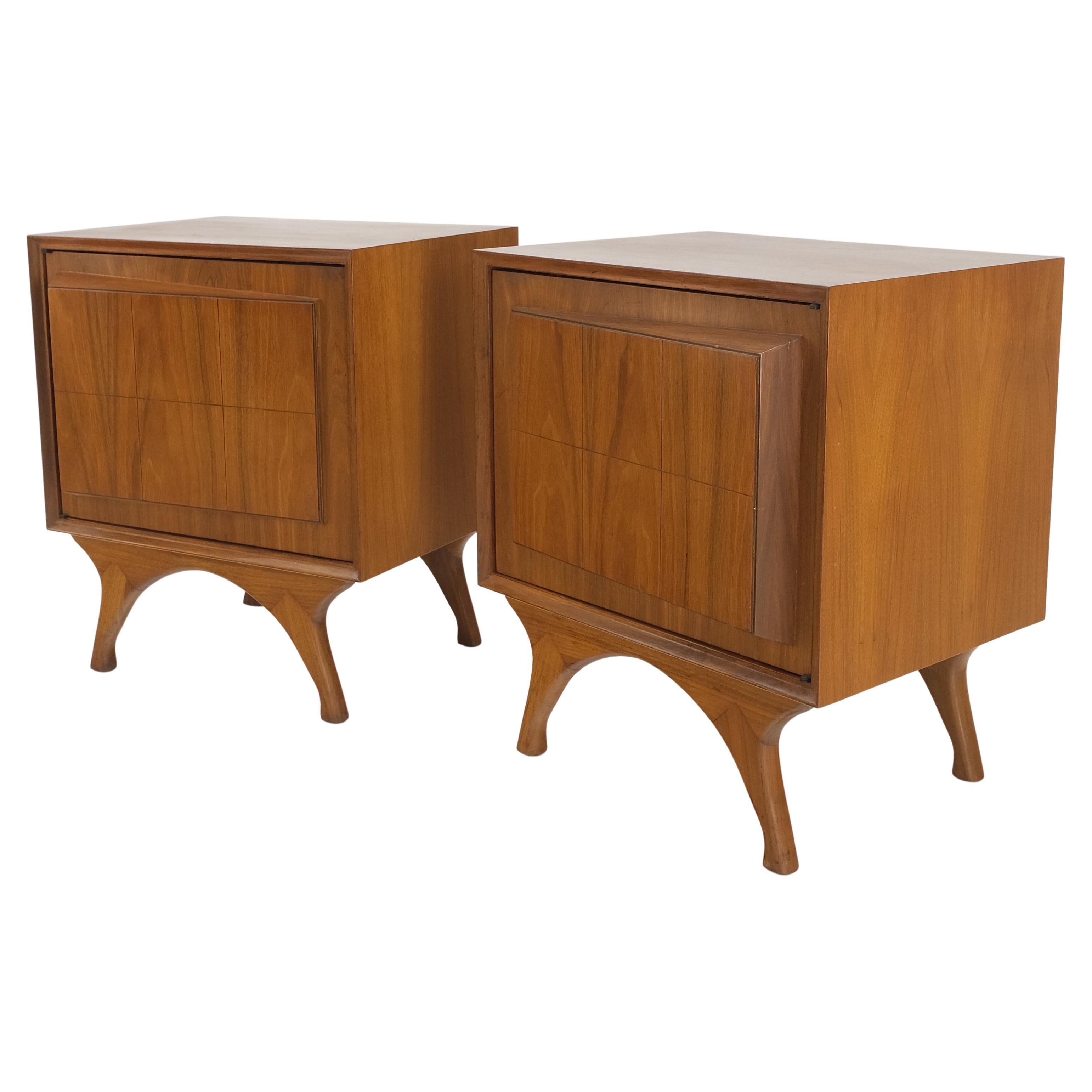 Pair of Sculpted Fronts Legs Walnut Mid-Century Modern nightstands end tables MINT! Kagan Pearsall Decor..