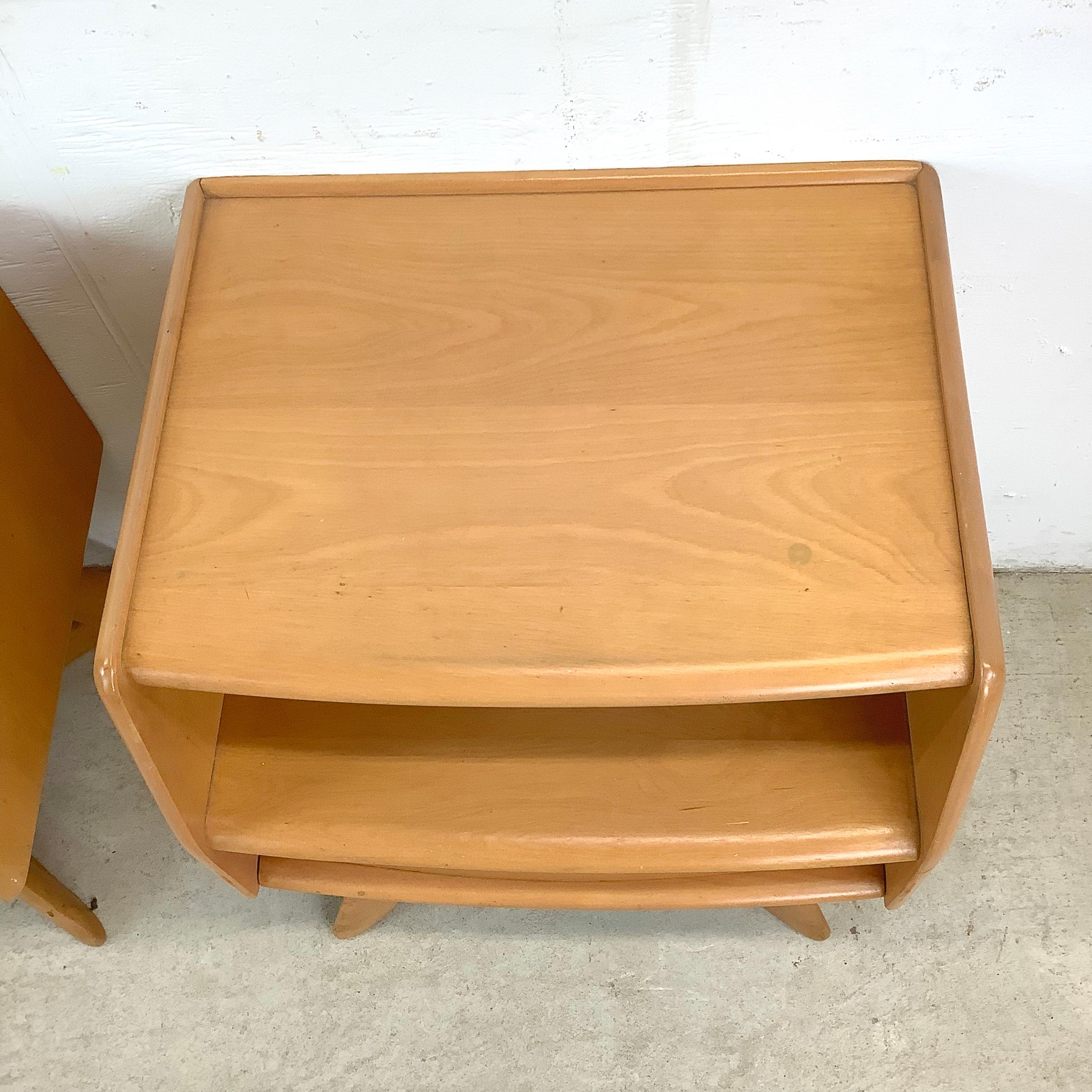 American Pair Sculptura Nightstands by Heywood-Wakefield For Sale