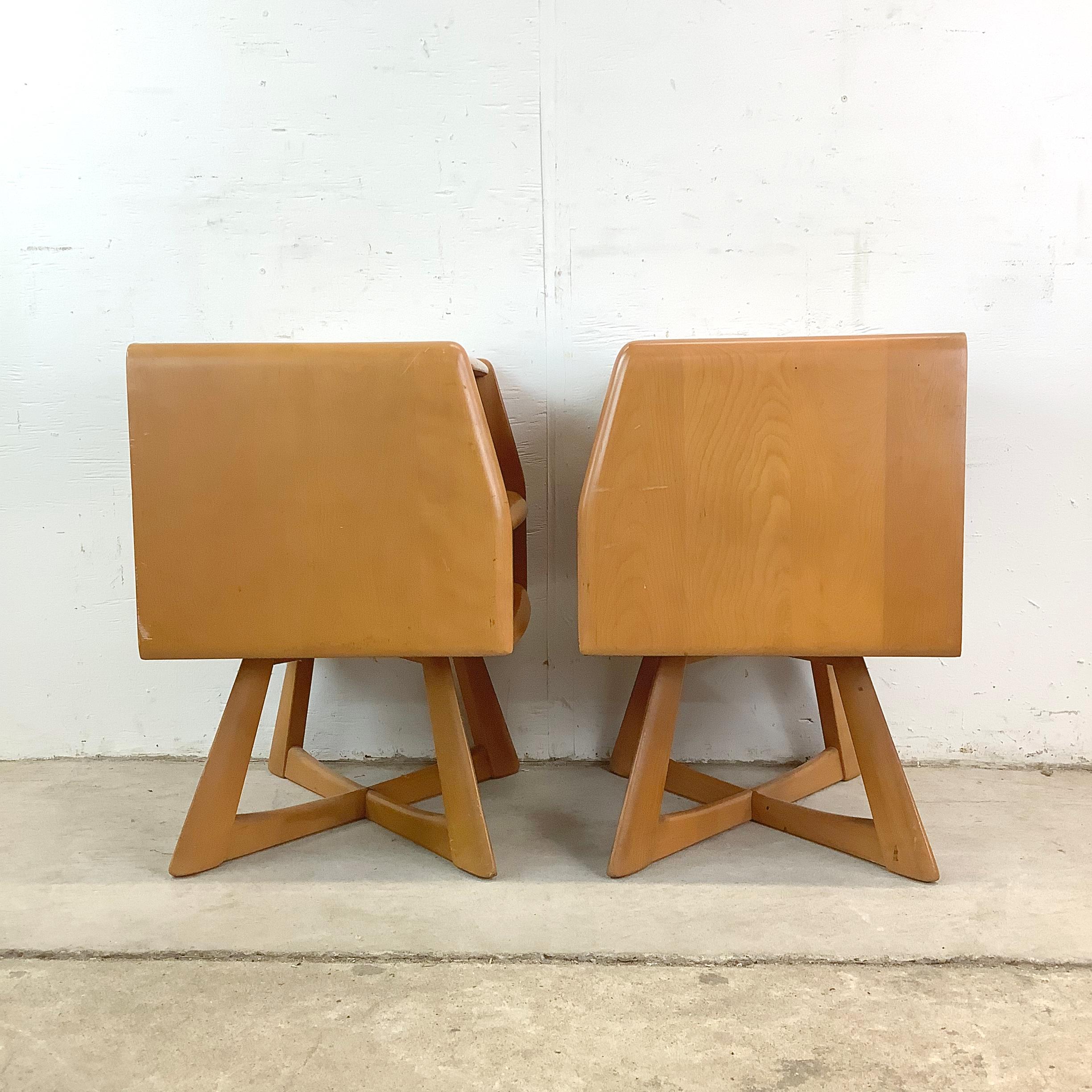 Pair Sculptura Nightstands by Heywood-Wakefield In Good Condition For Sale In Trenton, NJ
